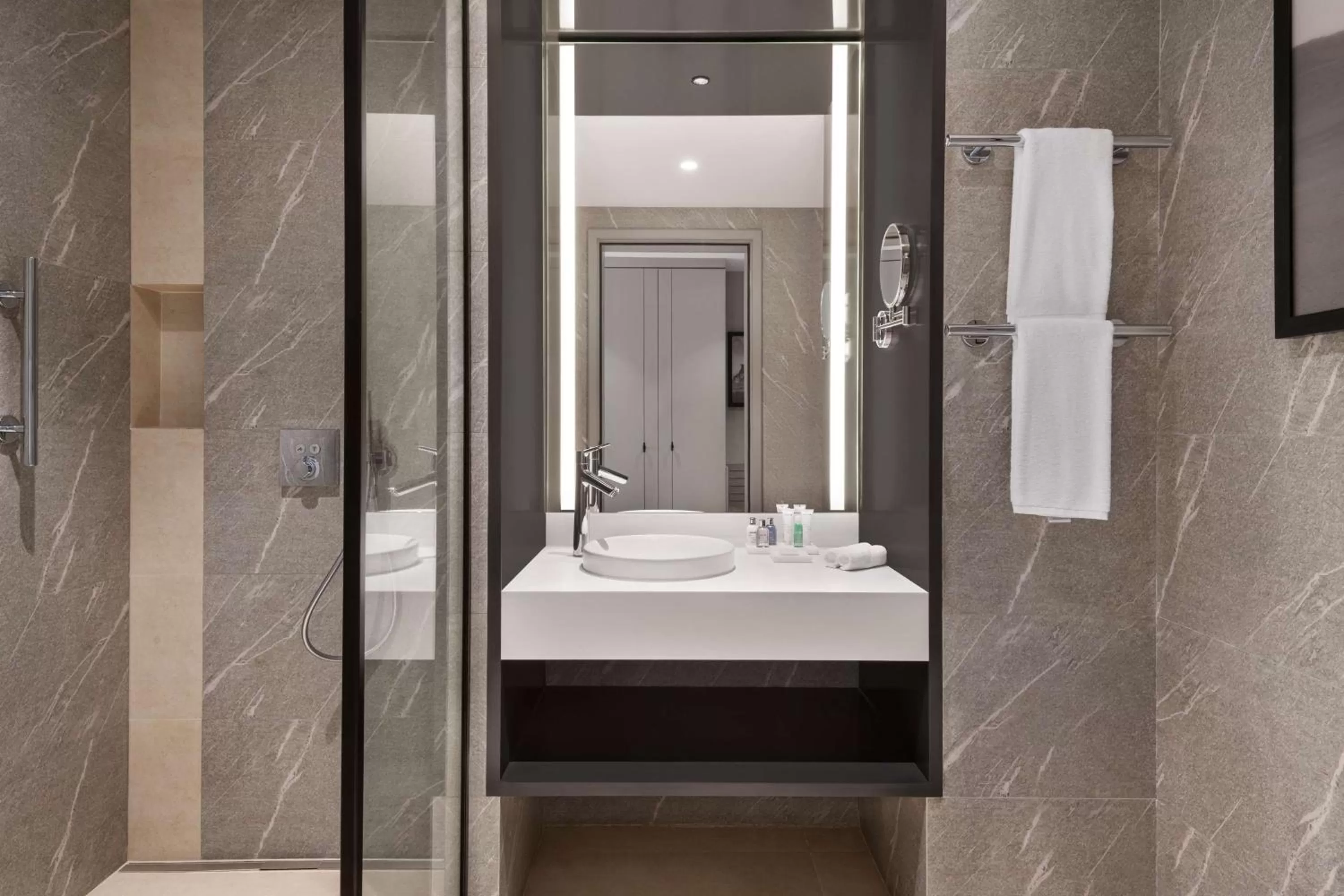 Shower in Radisson Blu Hotel Riyadh Convention and Exhibition Center
