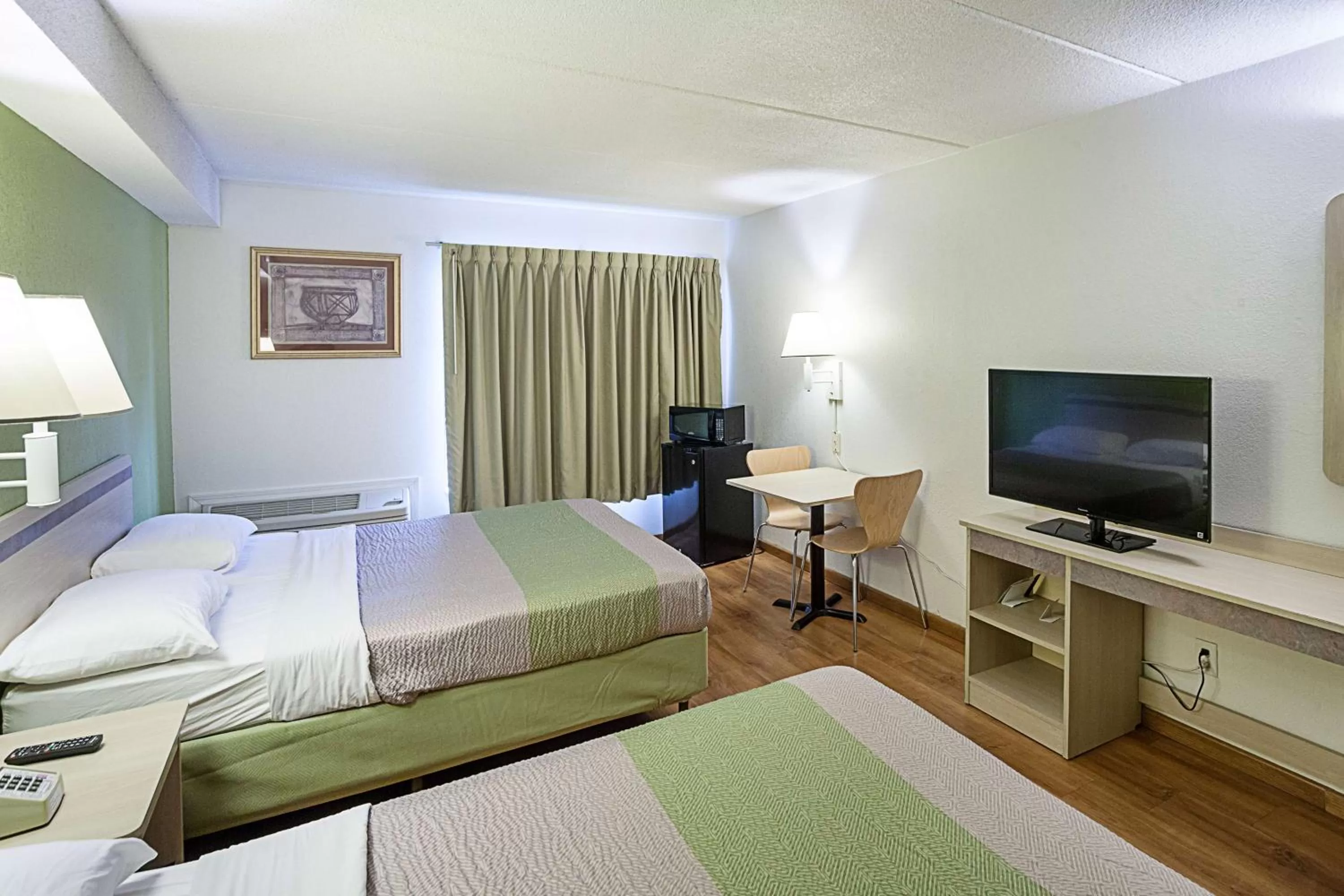 Deluxe Quadruple Room - Smoking in Motel 6-Binghamton, NY