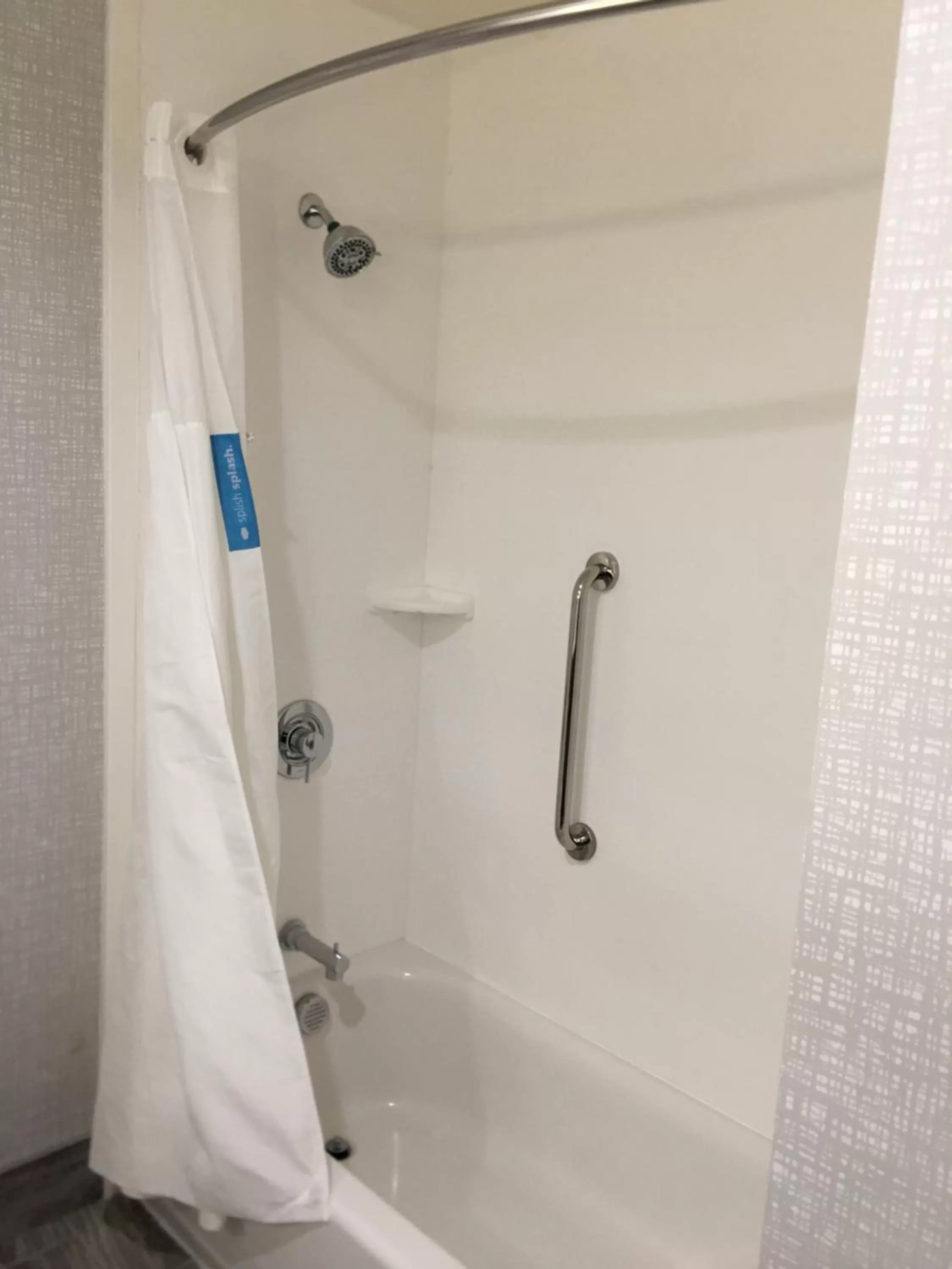 Queen Room with Two Queen Beds in Hampton Inn Old Bridge NJ