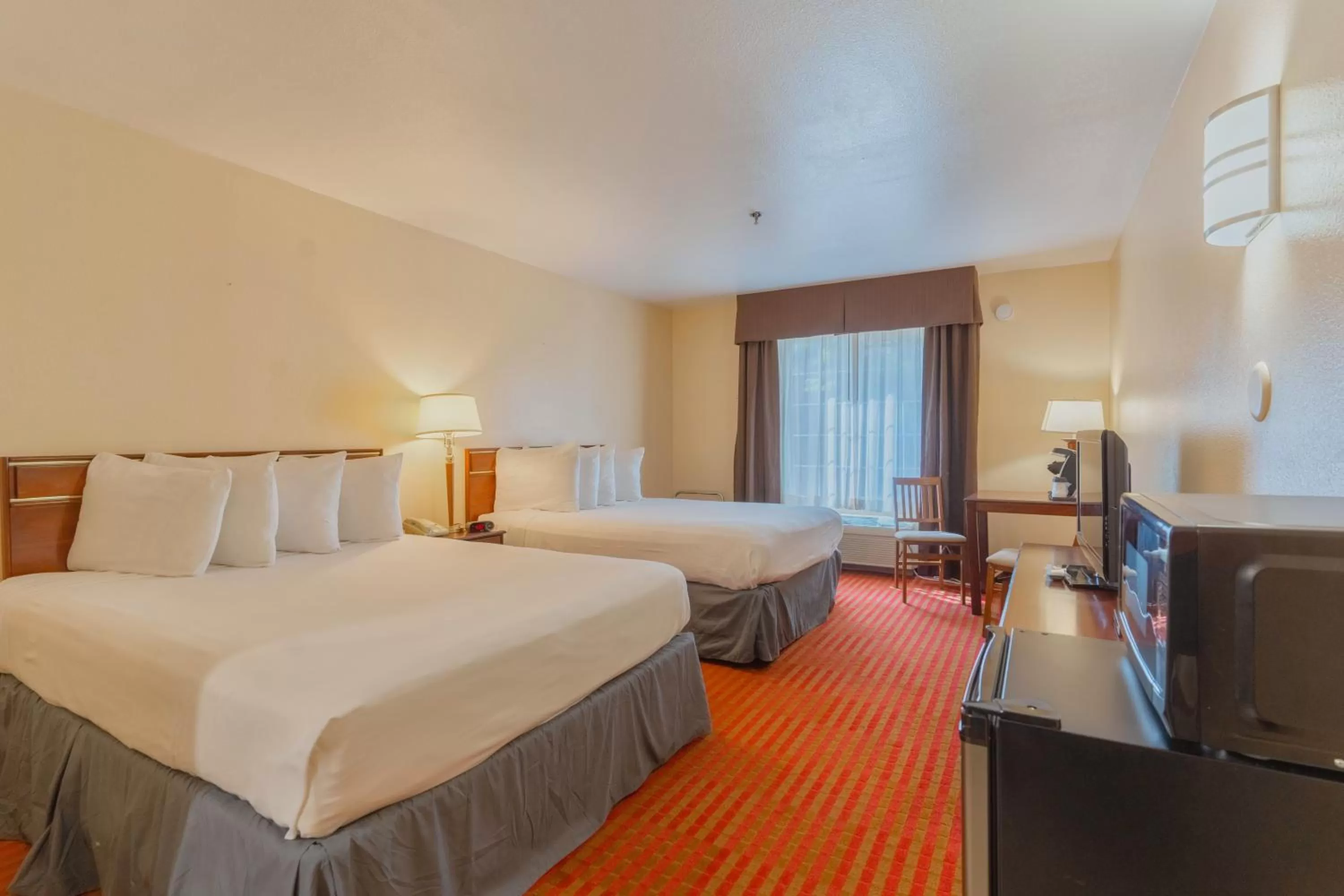 Queen Room with Two Queen Beds in The Monarch Inn
