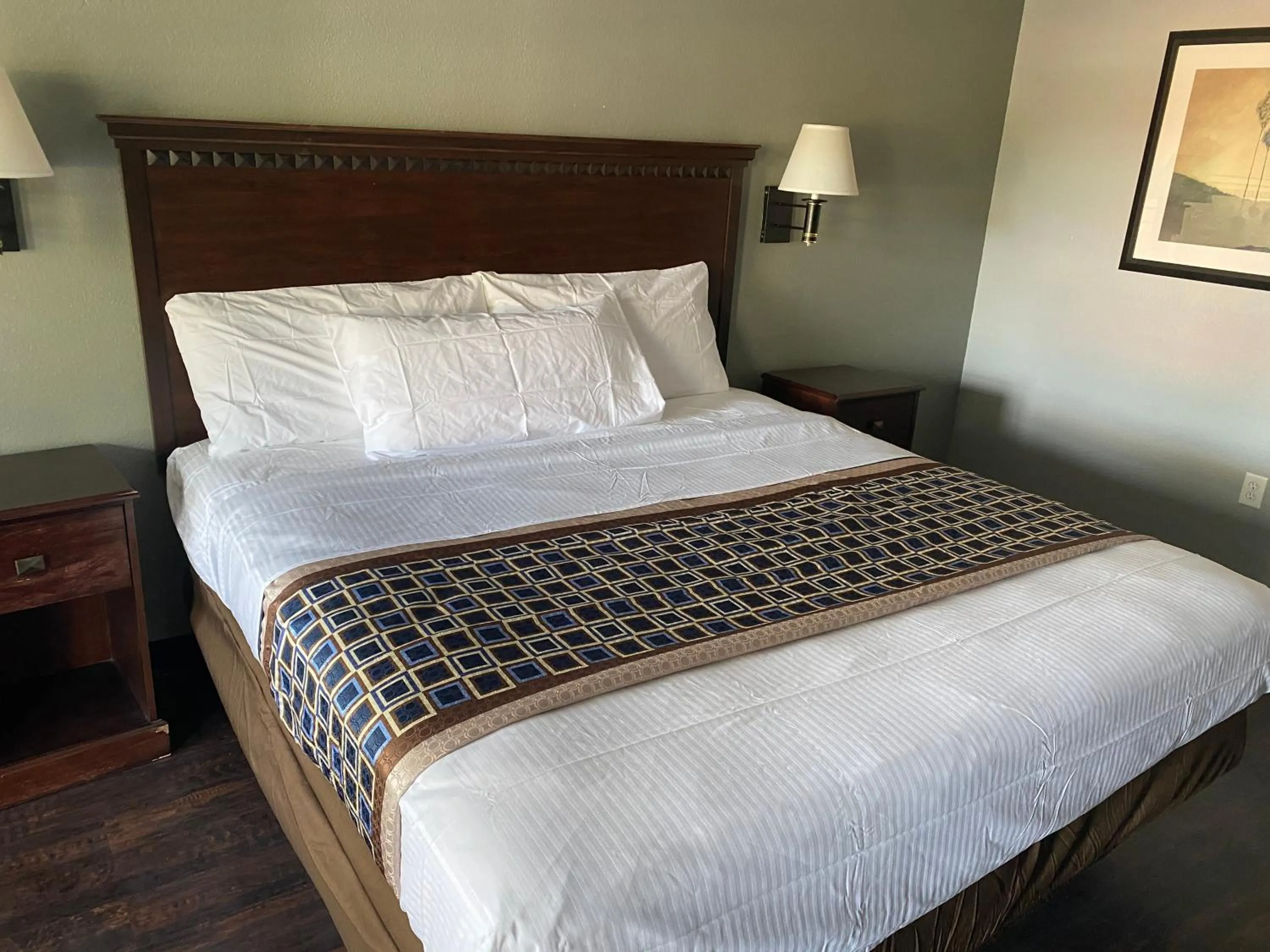 1 King Bed Non-Smoking in Americas Best Value Inn - Gainesville