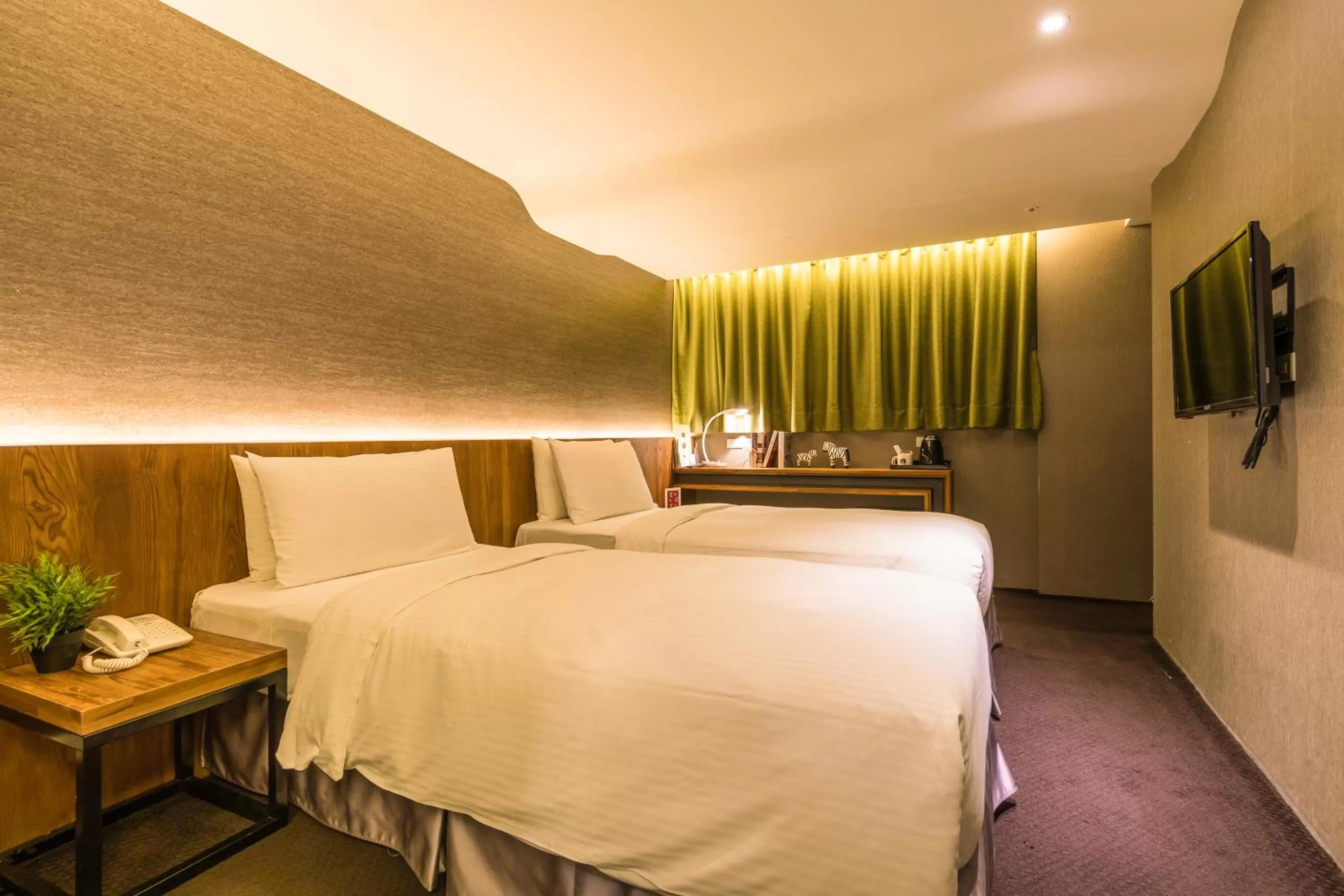 Superior Twin Room in Goodmore Hotel
