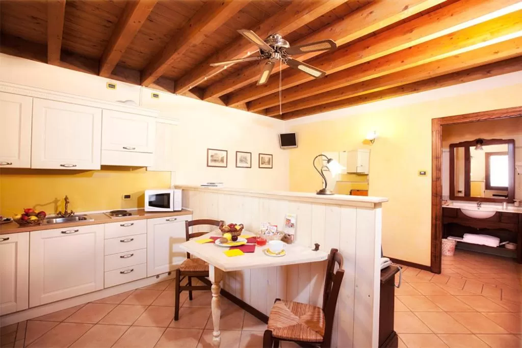 Dining area in Luna Residence Hotel
