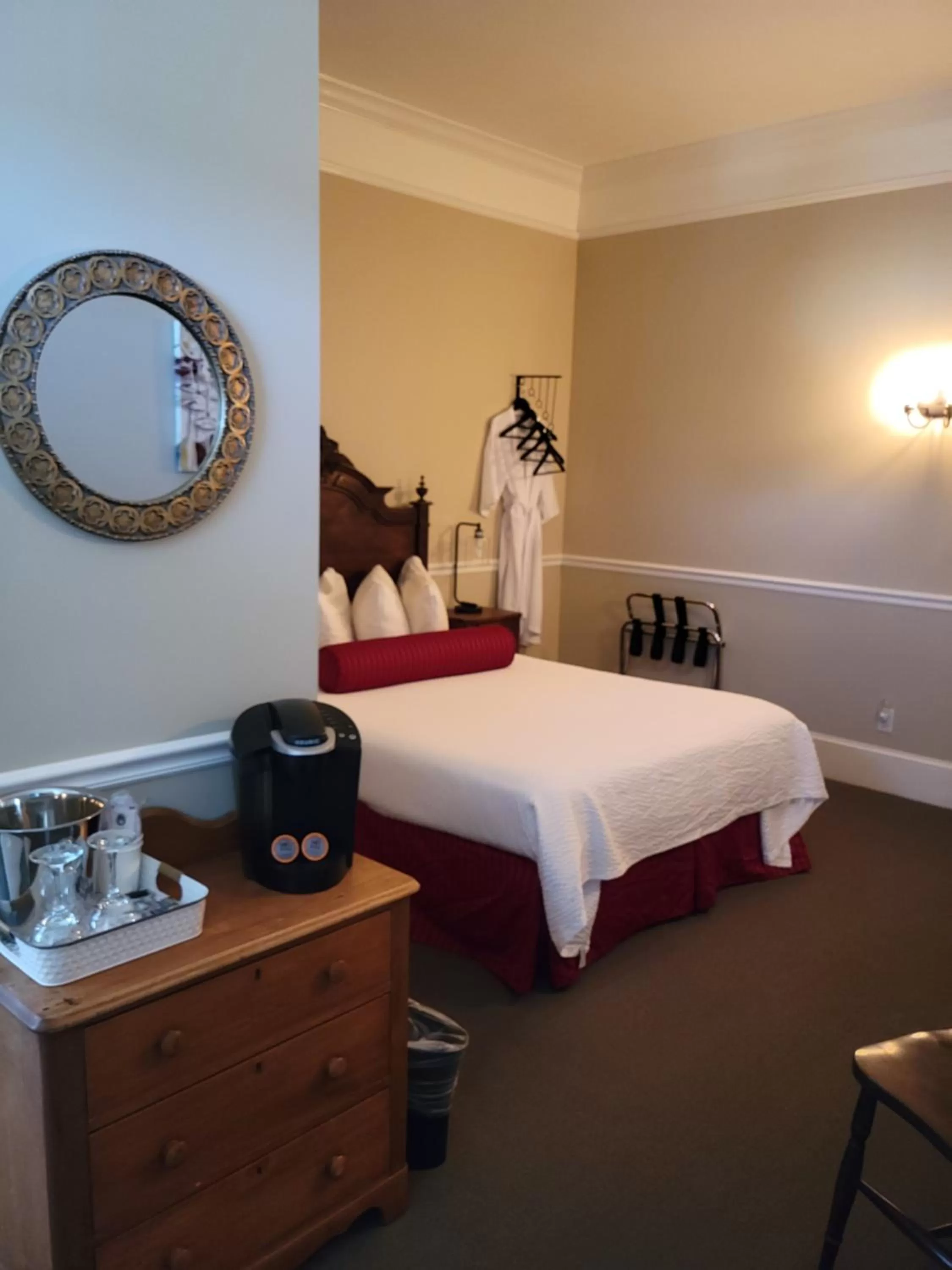 Queen Room - Disability Access in The Inn at 161