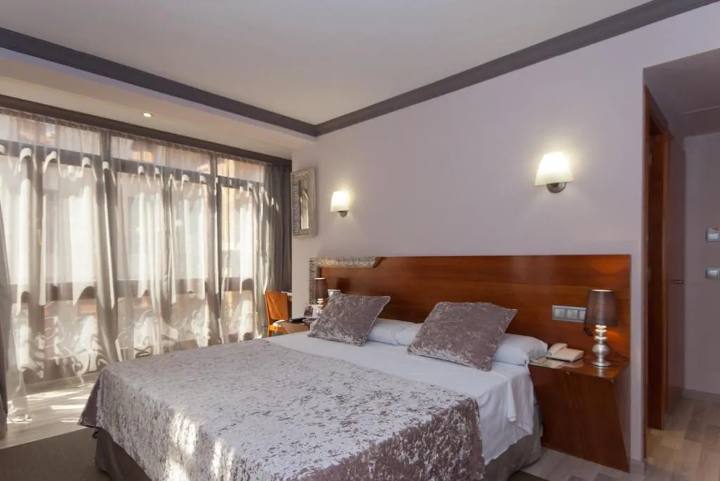 Economy Double Room in Hotel Vetusta