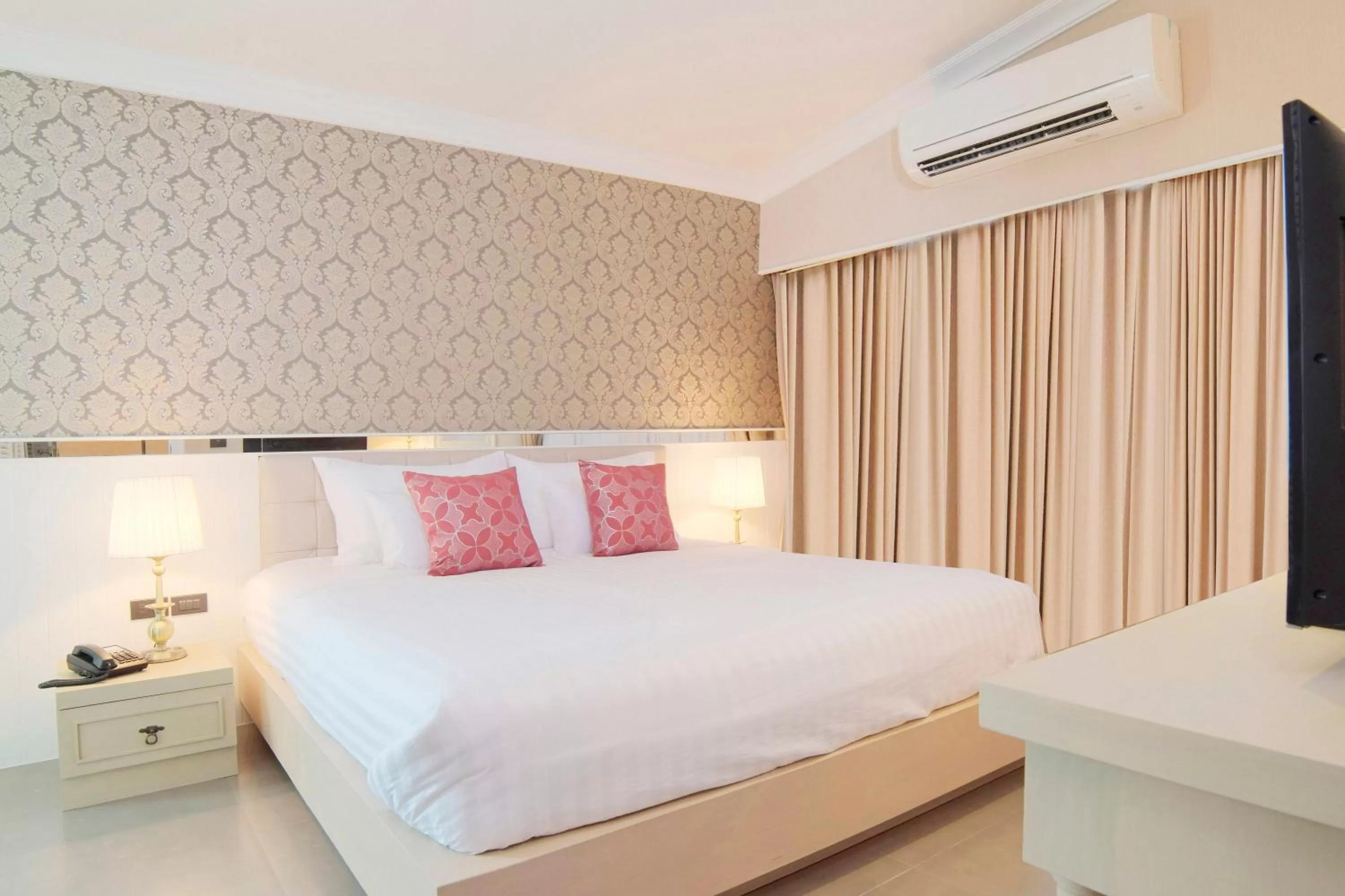 Executive Suite in The Raya Surawong Bangkok