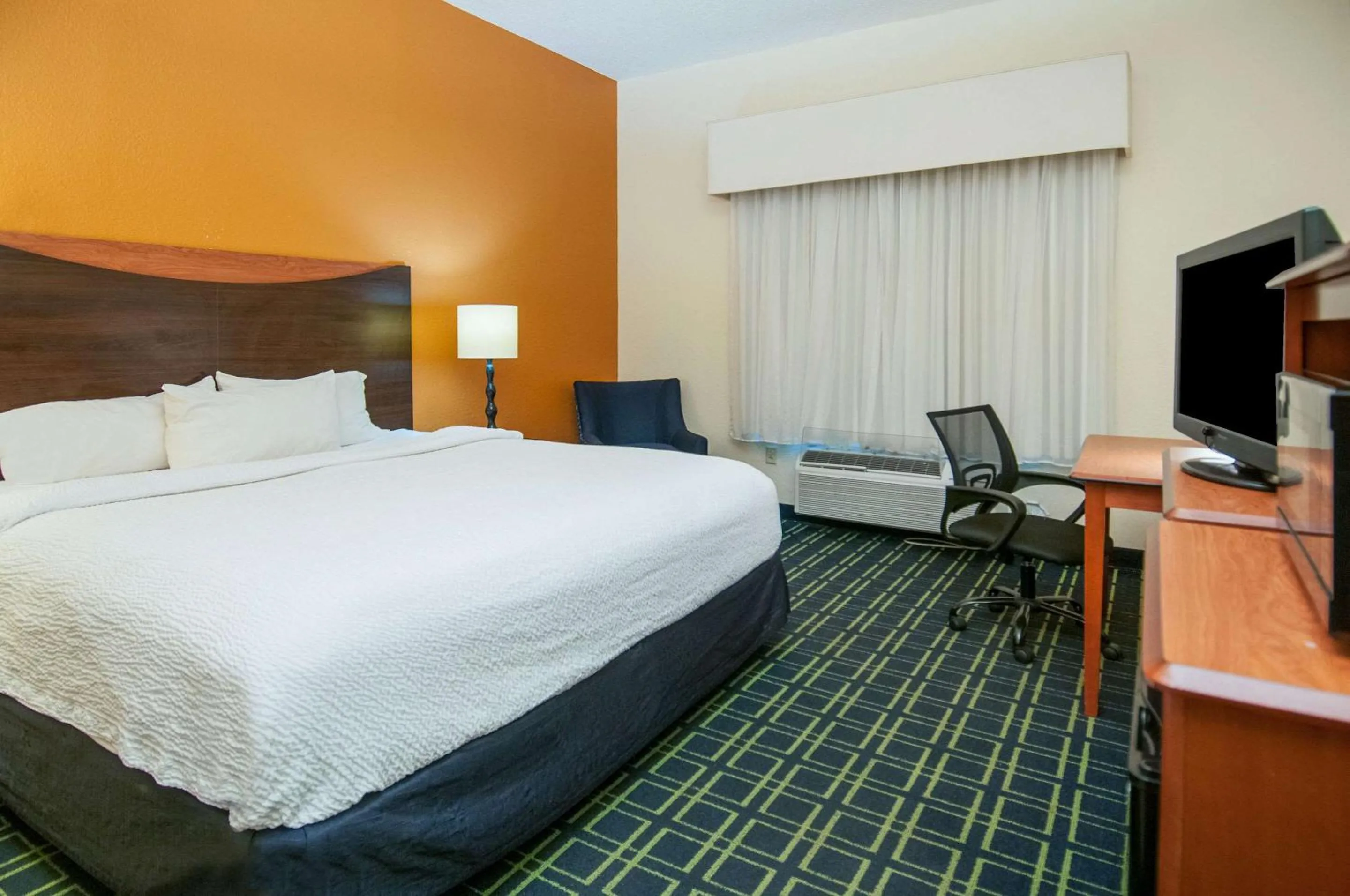King Room - Accessible/Non-Smoking in Quality Inn & Suites
