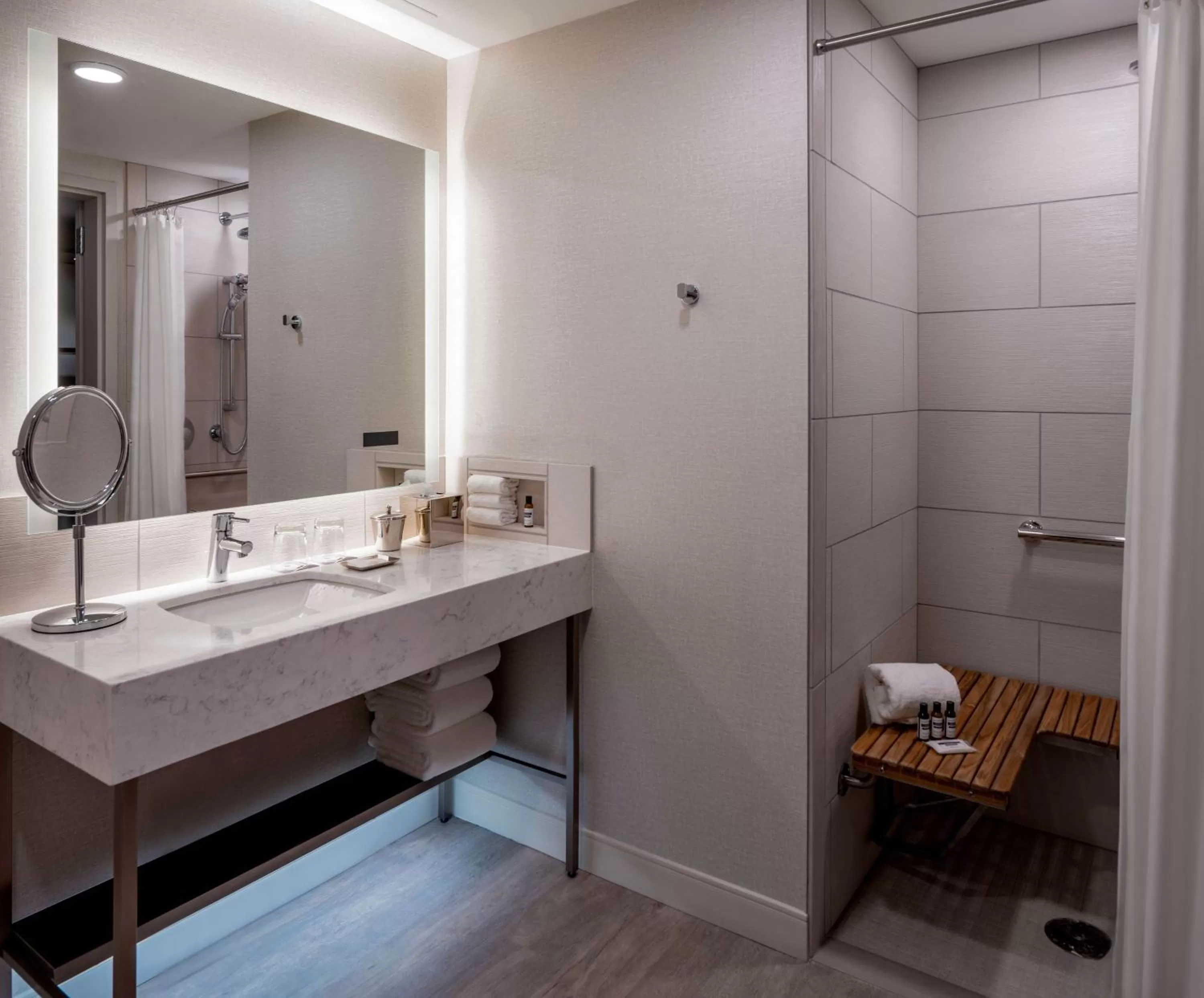 King Room with Roll-In Shower - Disability Access in Hyatt Regency Portland at the Oregon Convention Center