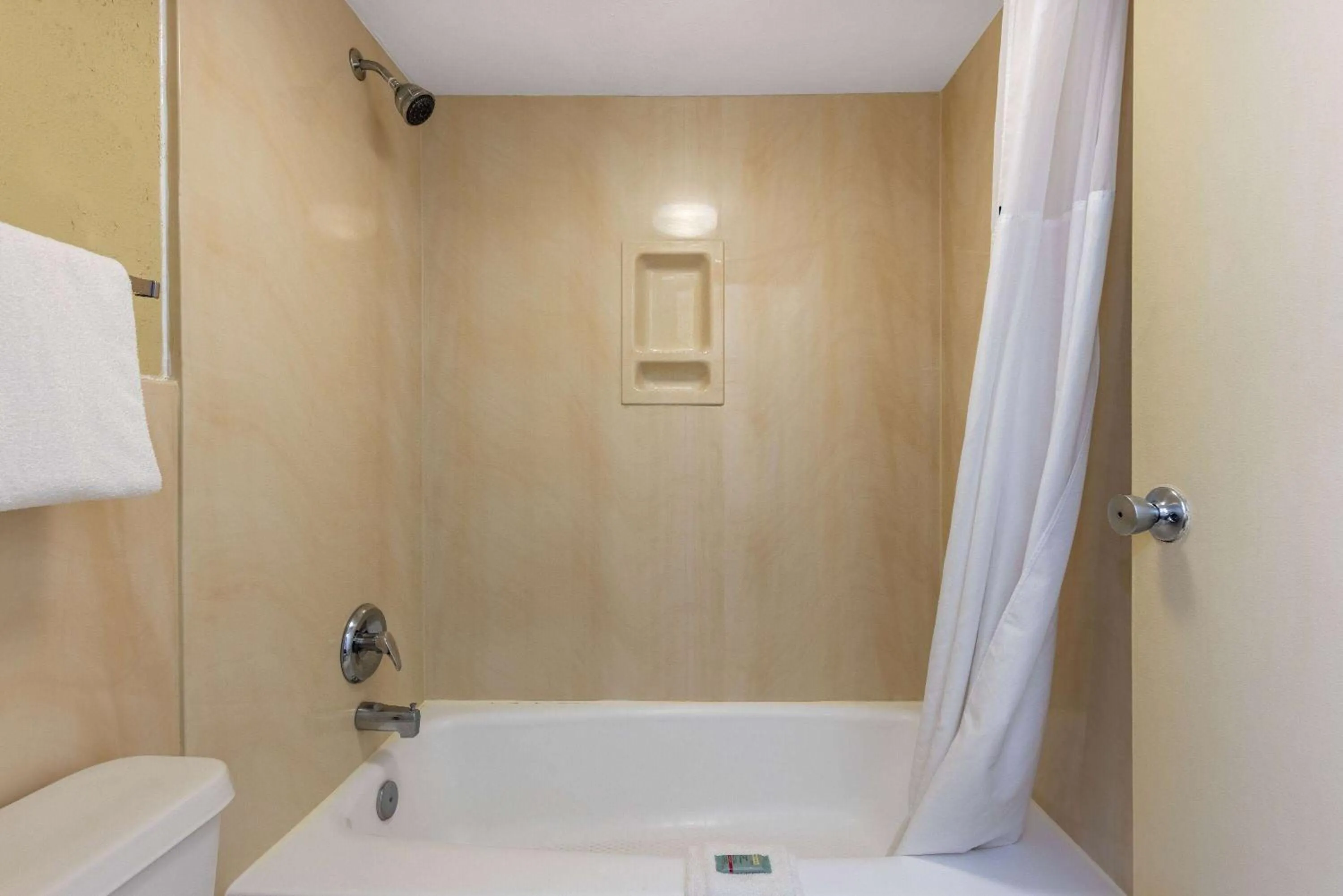 Standard King Room - Smoking in Howard Johnson by Wyndham Salem Hotel & Conference Center