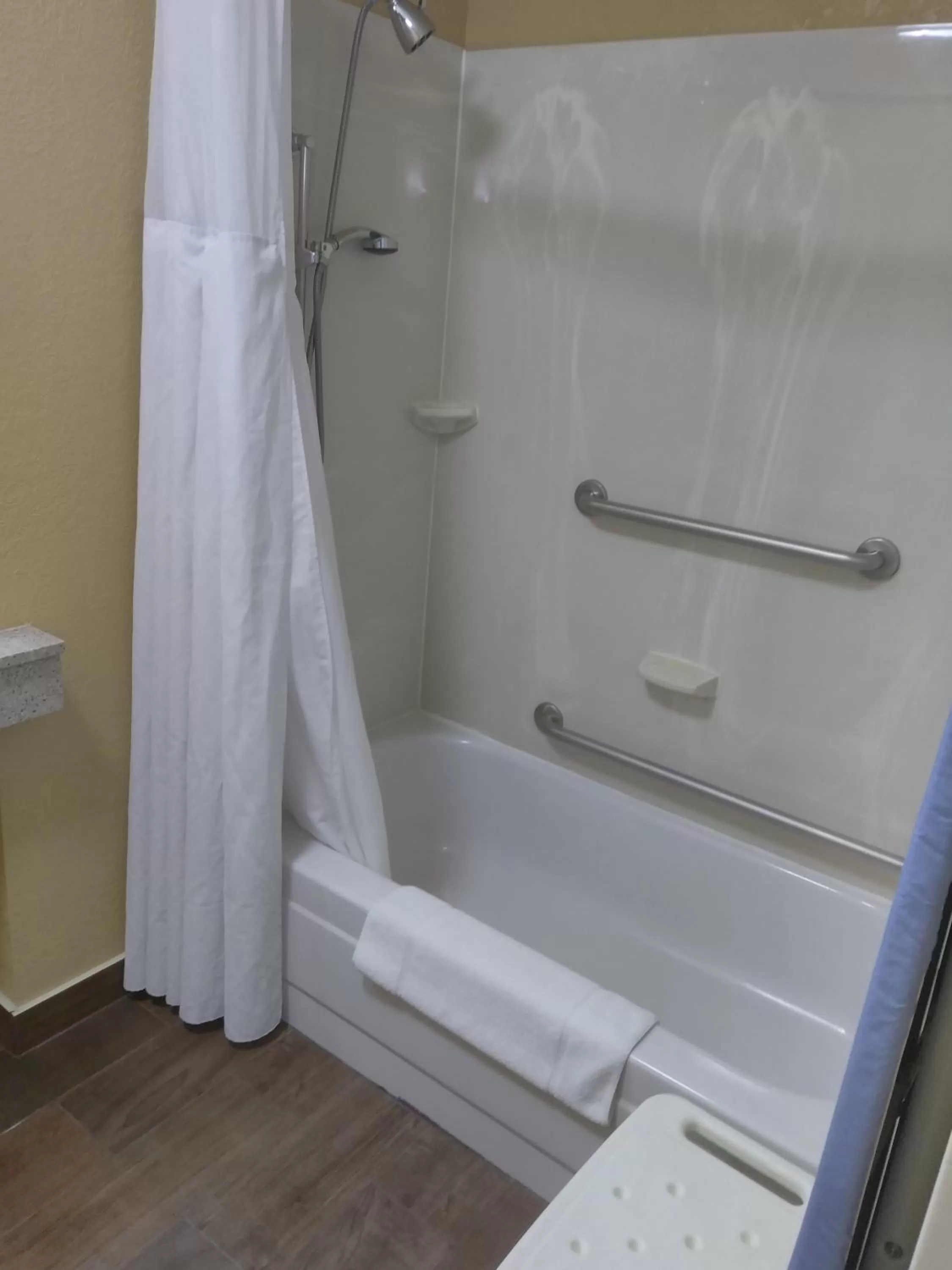 Double Room with Two Double Beds - Mobility Access/Non-Smoking in Baymont by Wyndham Madison Heights Detroit Area