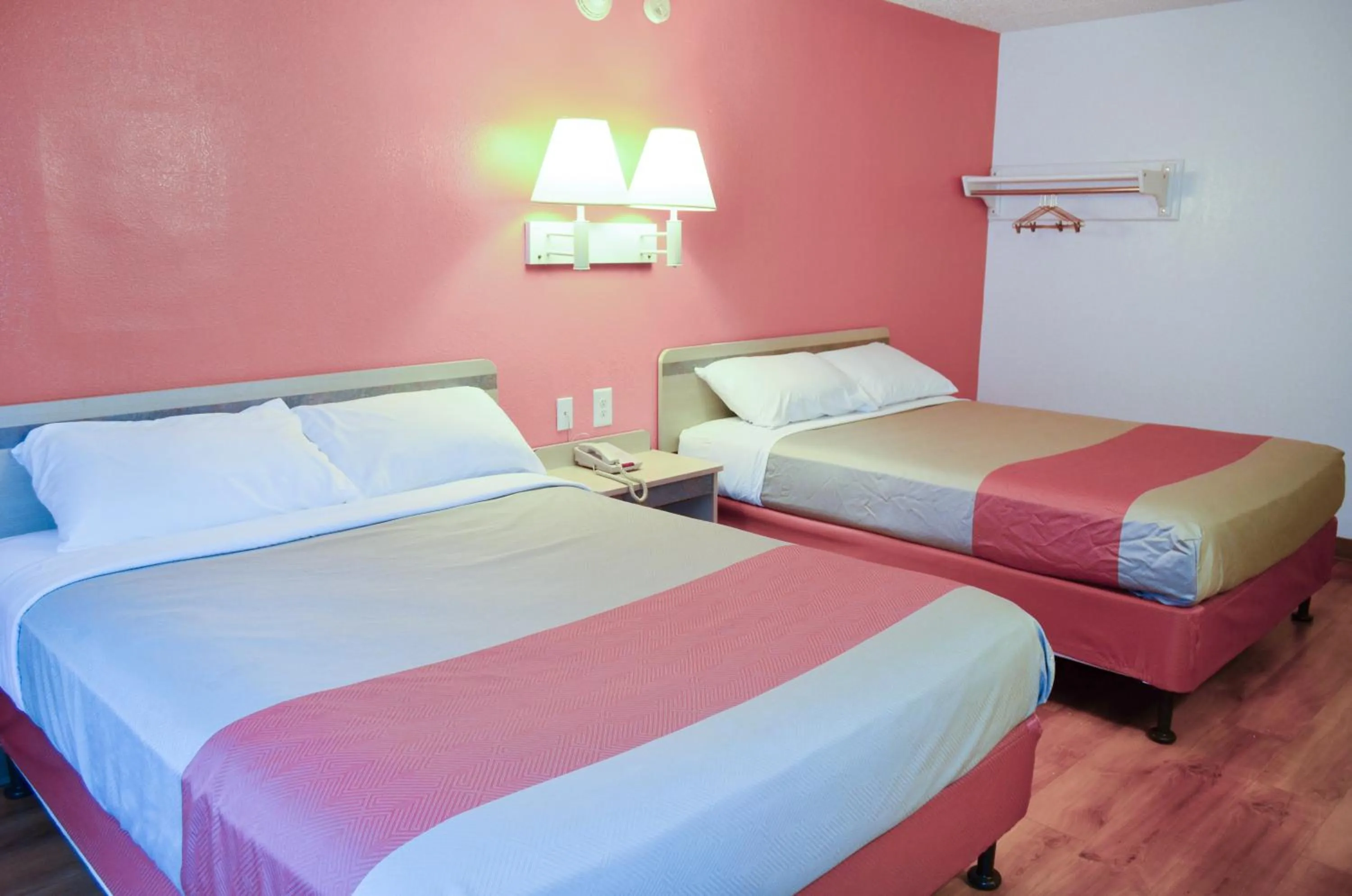 Deluxe Queen Room with Two Queen Beds in Motel 6-Albany, NY