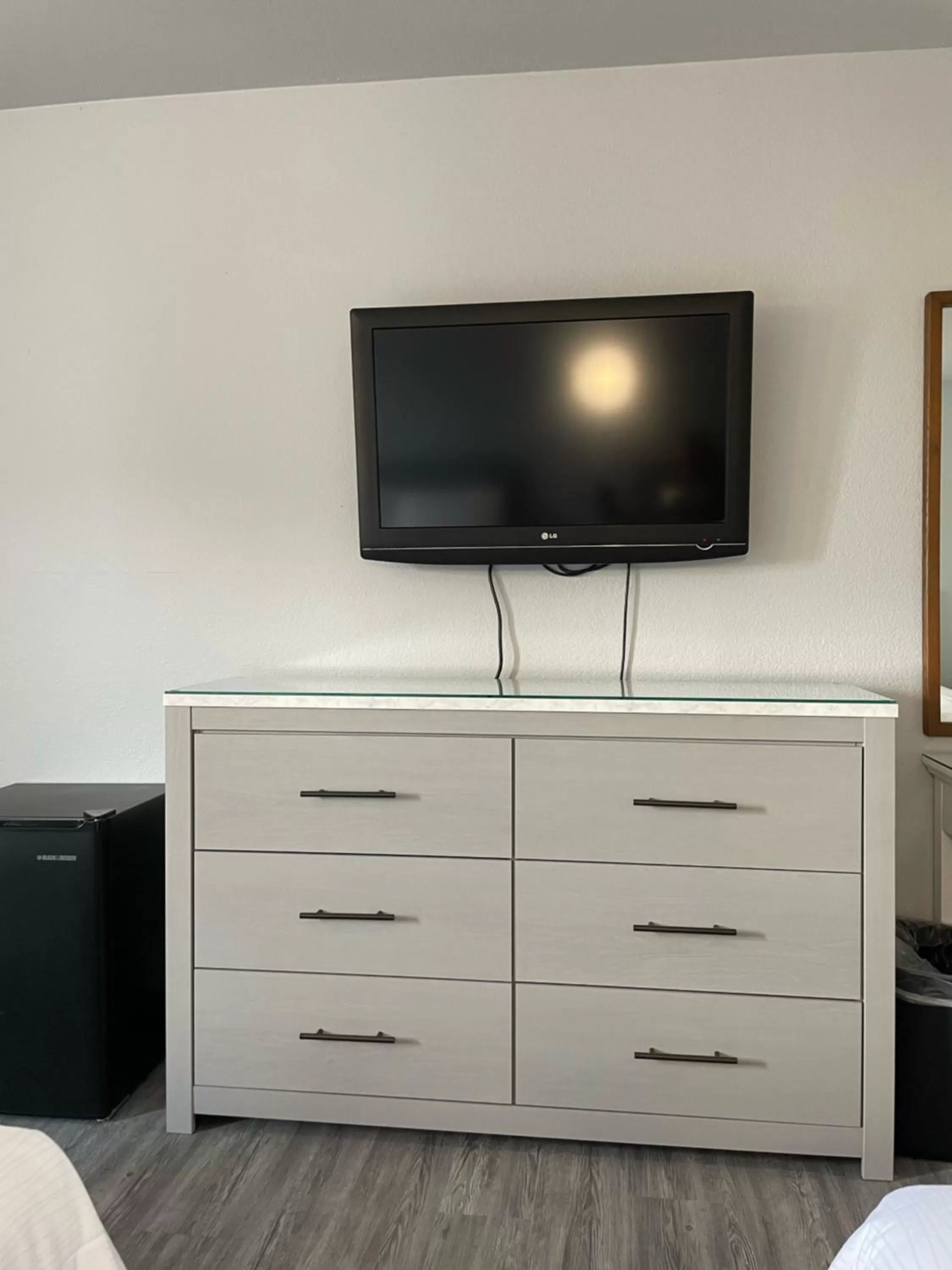 Double Room in Schmidt's Creek Hotel