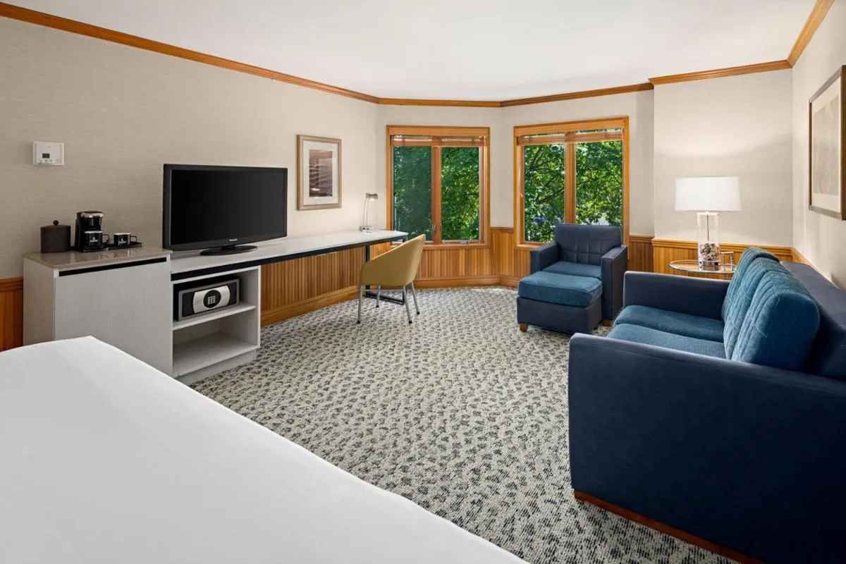 Standard King Room in Semiahmoo Resort Golf & Spa, Trademark Collection by Wyndham