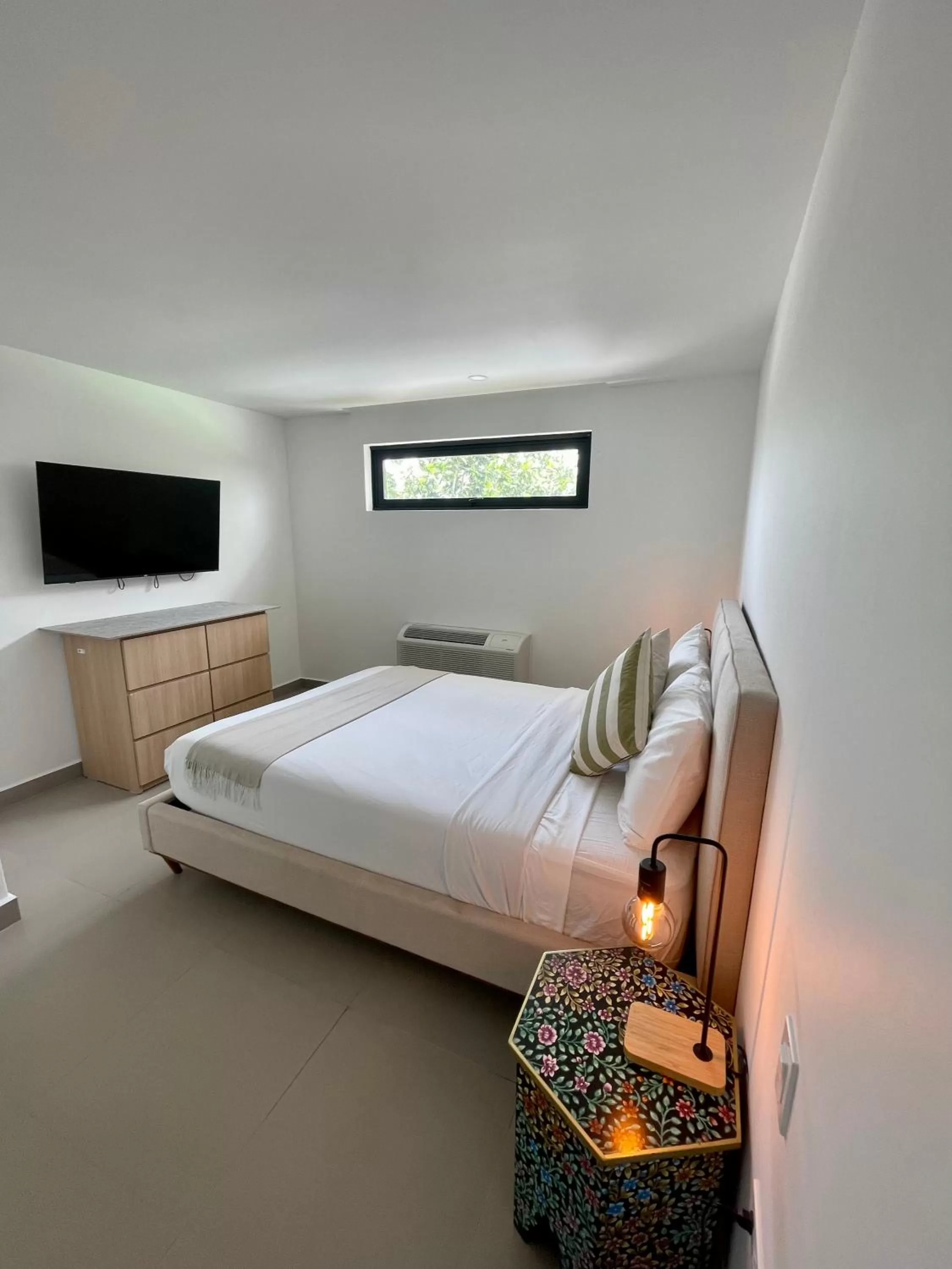 Double Room with Shared Bathroom in La Calma Poshtel