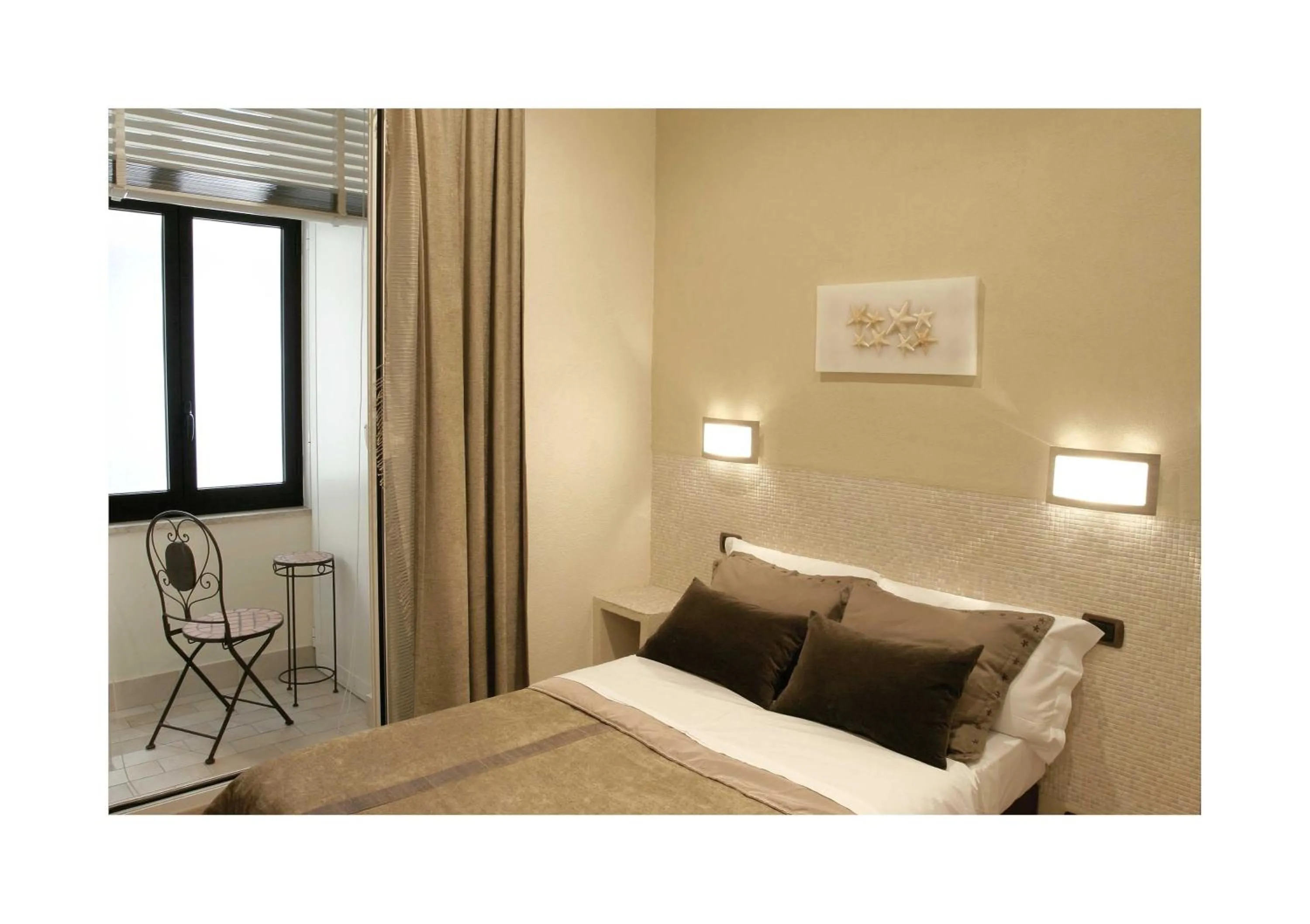 Small Double Room in Basilio 55 Rome