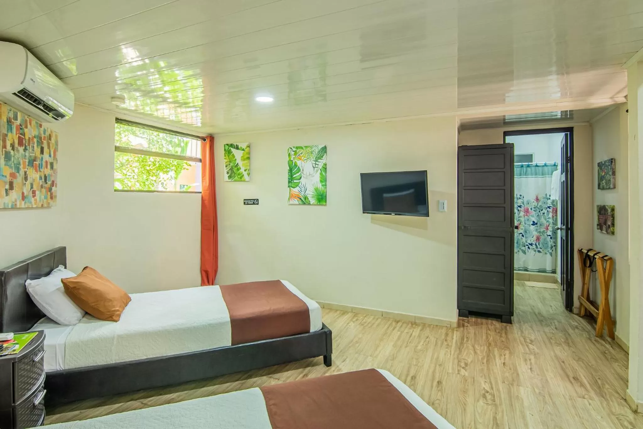 Twin Room in Jaco Lodge Quiet Place