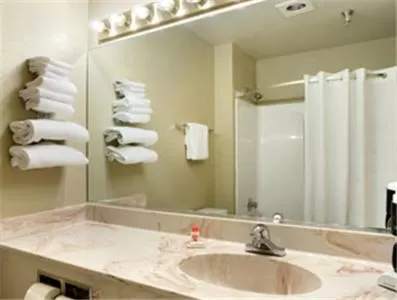 Double Room with Two Double Beds - Non-Smoking in Topaz Lodge