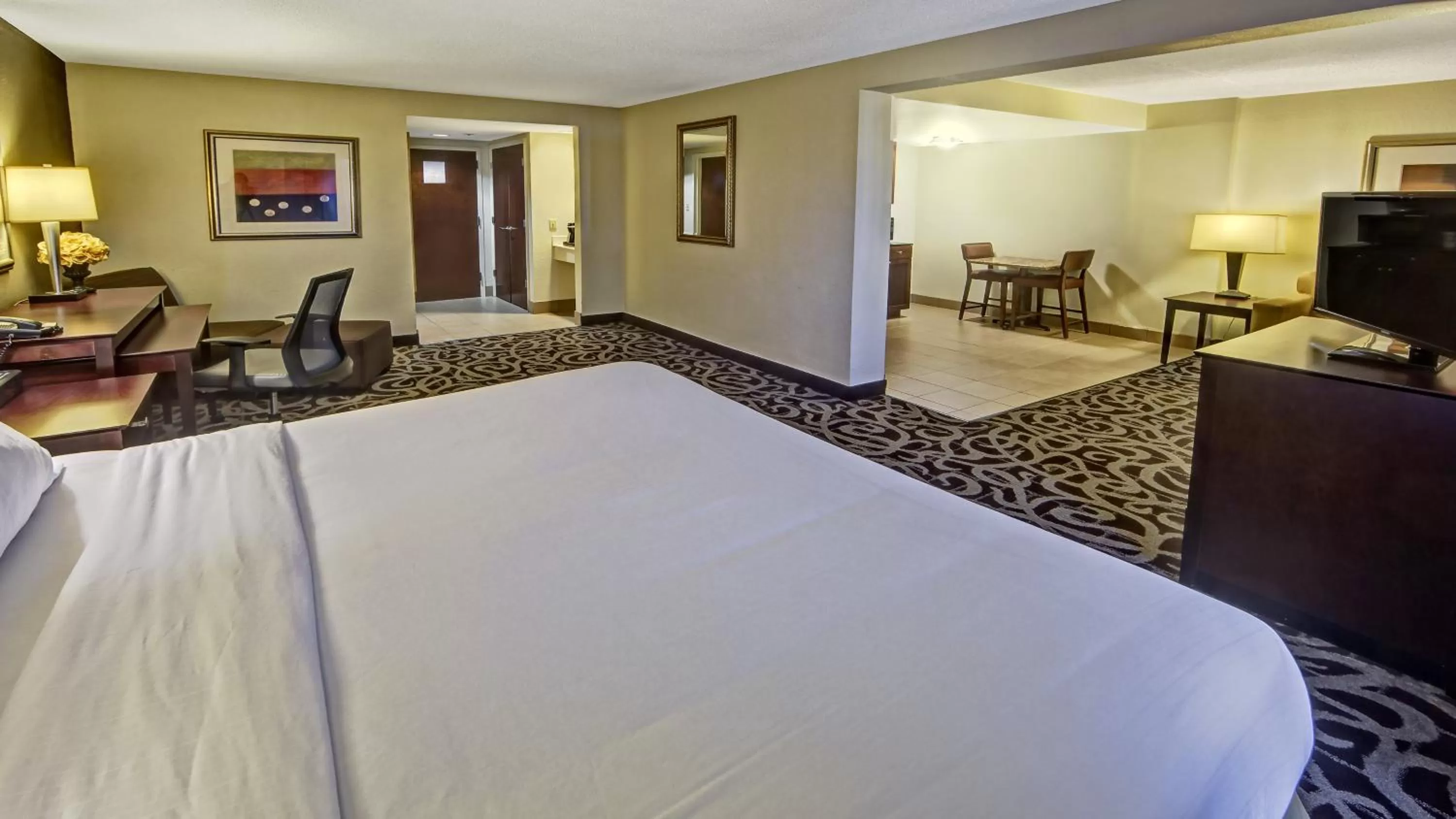 King Suite in Murfreesboro Central Hotel