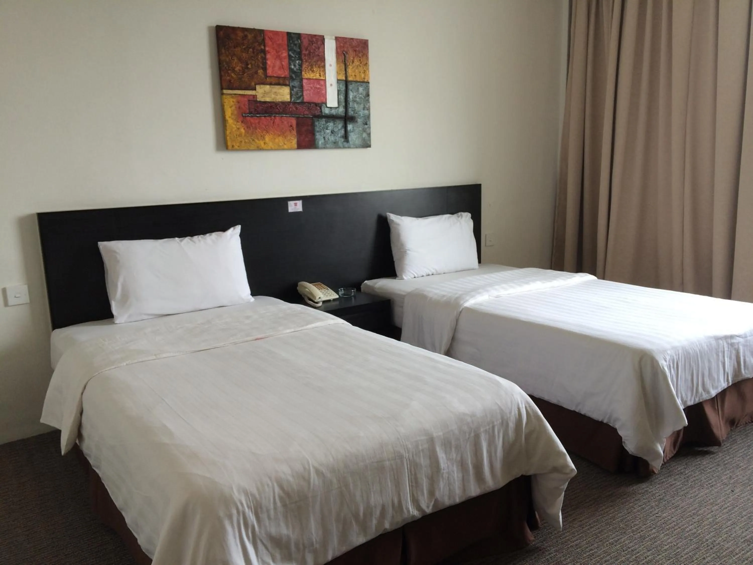Superior Twin Room (Ground Floor) in Straits View Hotel JB