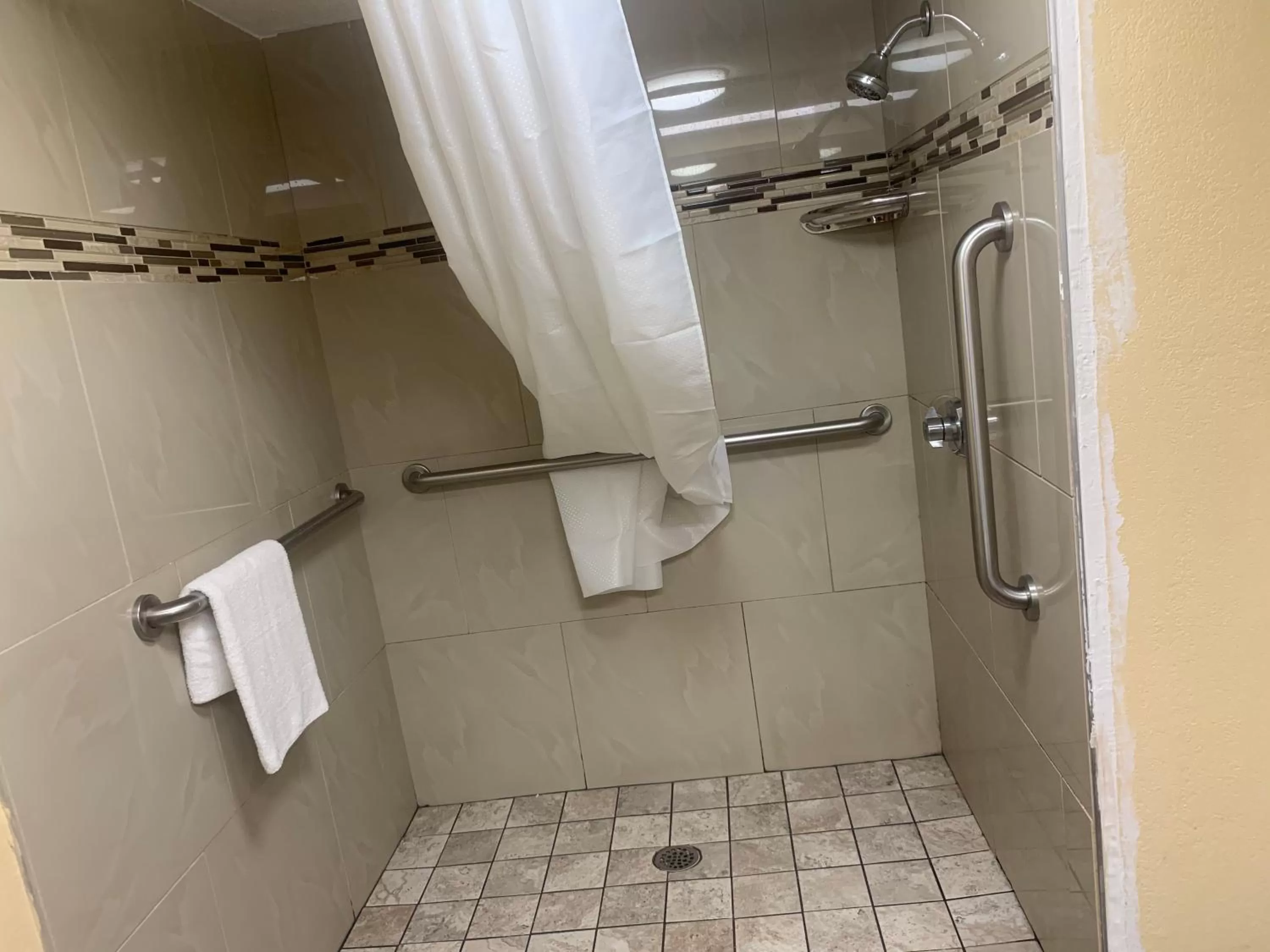 King Room - Accessible/Non-Smoking in Quality Inn Winder, GA