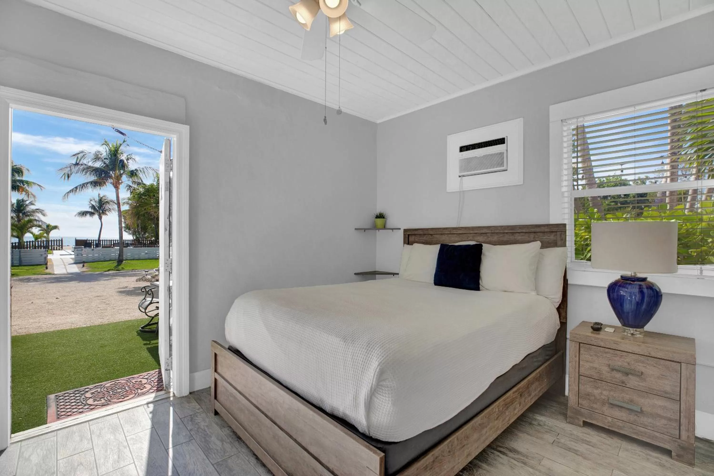 Economy Queen Room in Seascape Resort & Marina