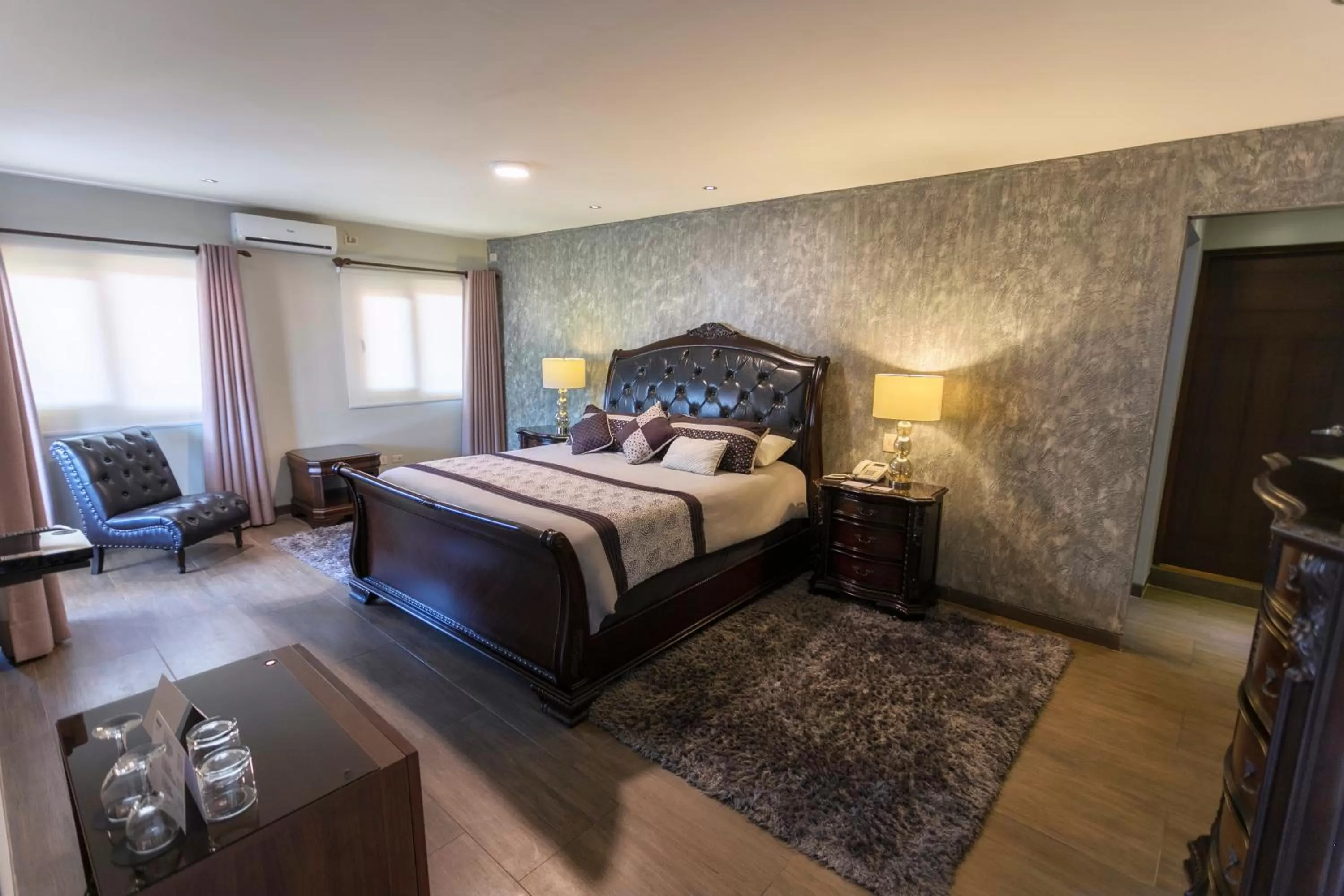 Imperial Suite with Spa Bath and Extra big Bed in Gran Hotel Cochabamba