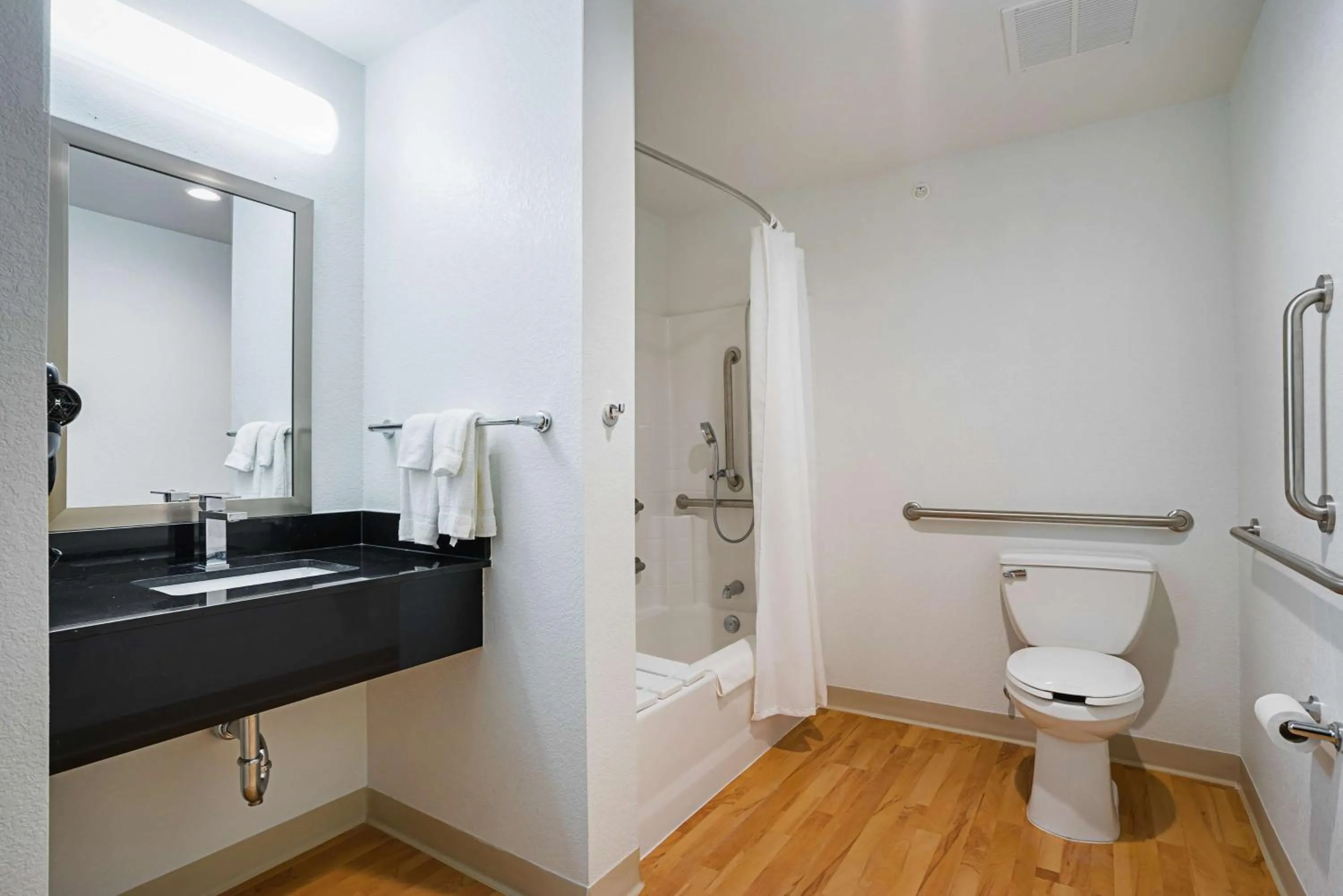 King Room with Roll-in Shower - Disability Access - Non-Smoking in Studio 6-Buda, TX