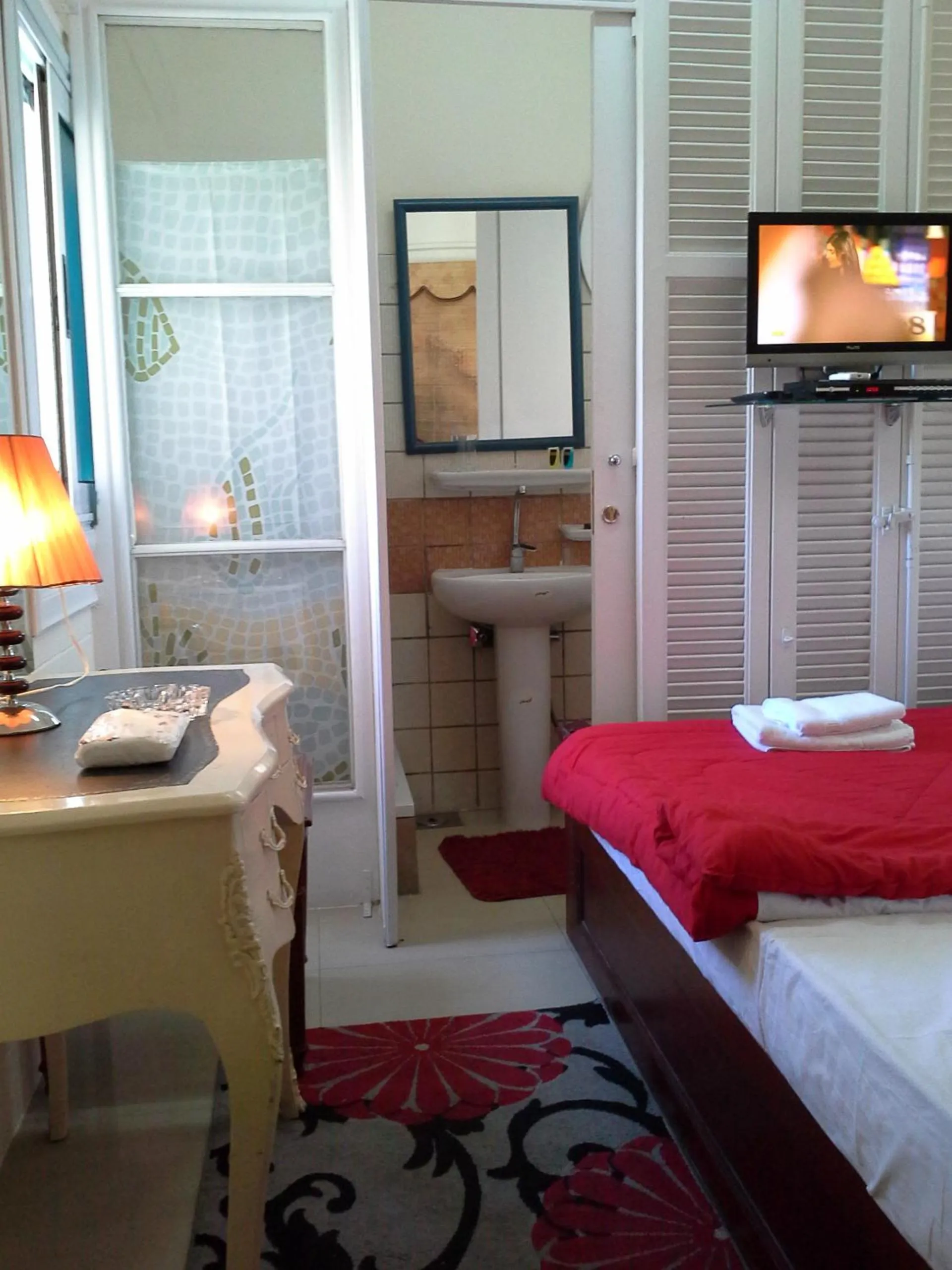 Single Room - 1st or 2nd floor (No elevator) in Alexander The Great Hotel