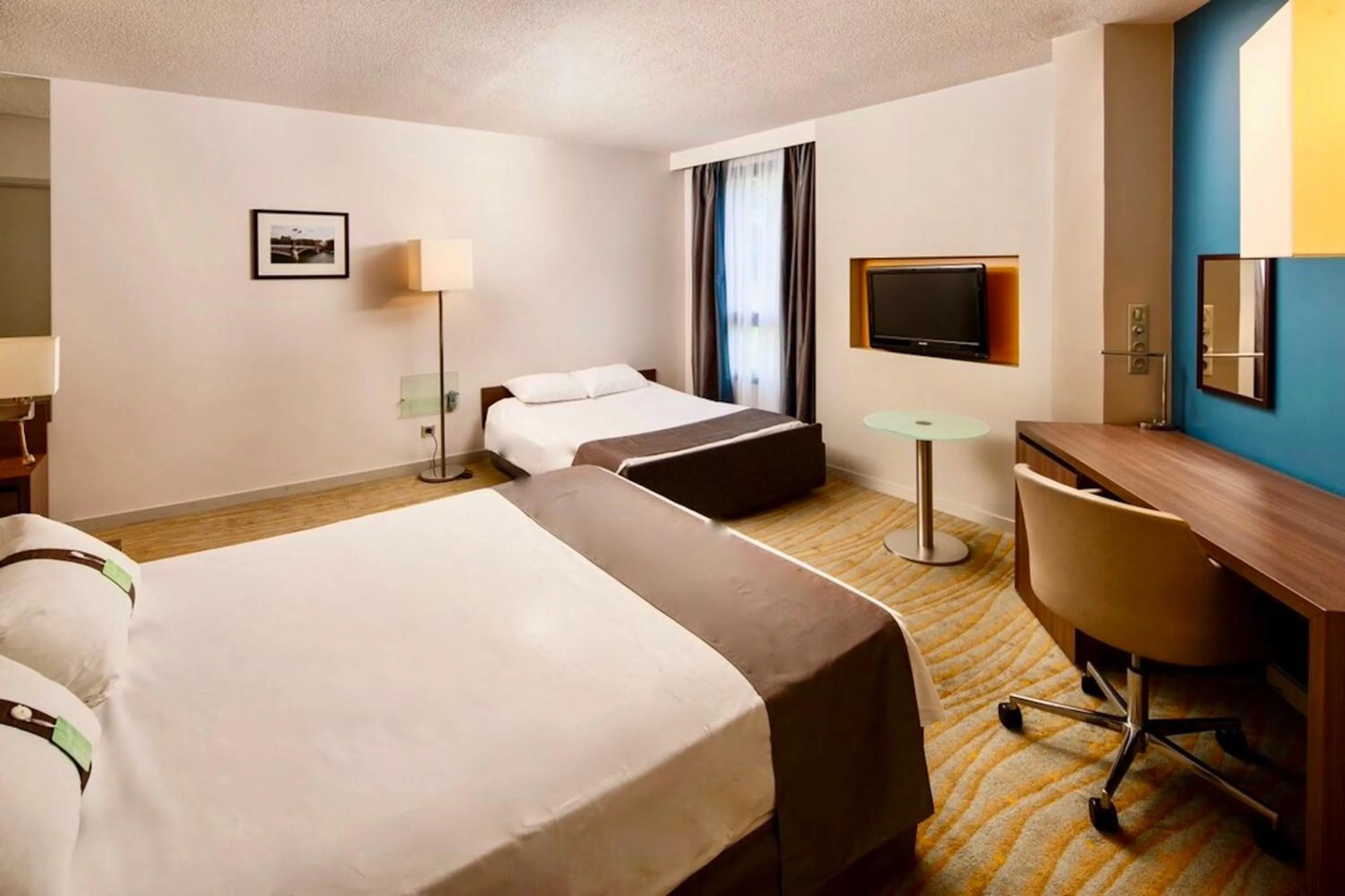 Premium Queen Room with sofa bed in Holiday Inn Lyon Vaise by IHG