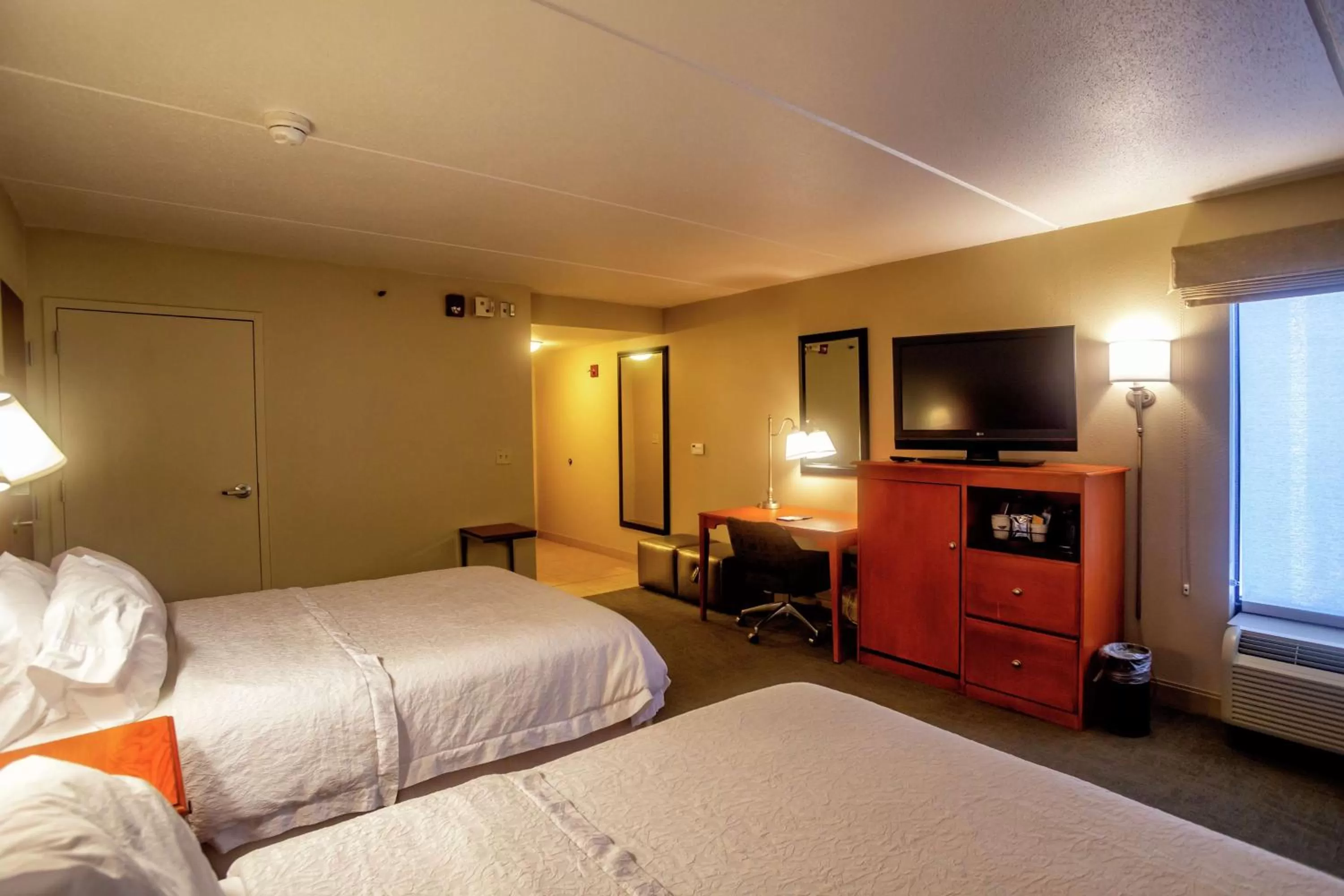 Queen Room with Two Queen Beds - Mobility and Hearing Access/Non-Smoking in Hampton Inn Wheeling