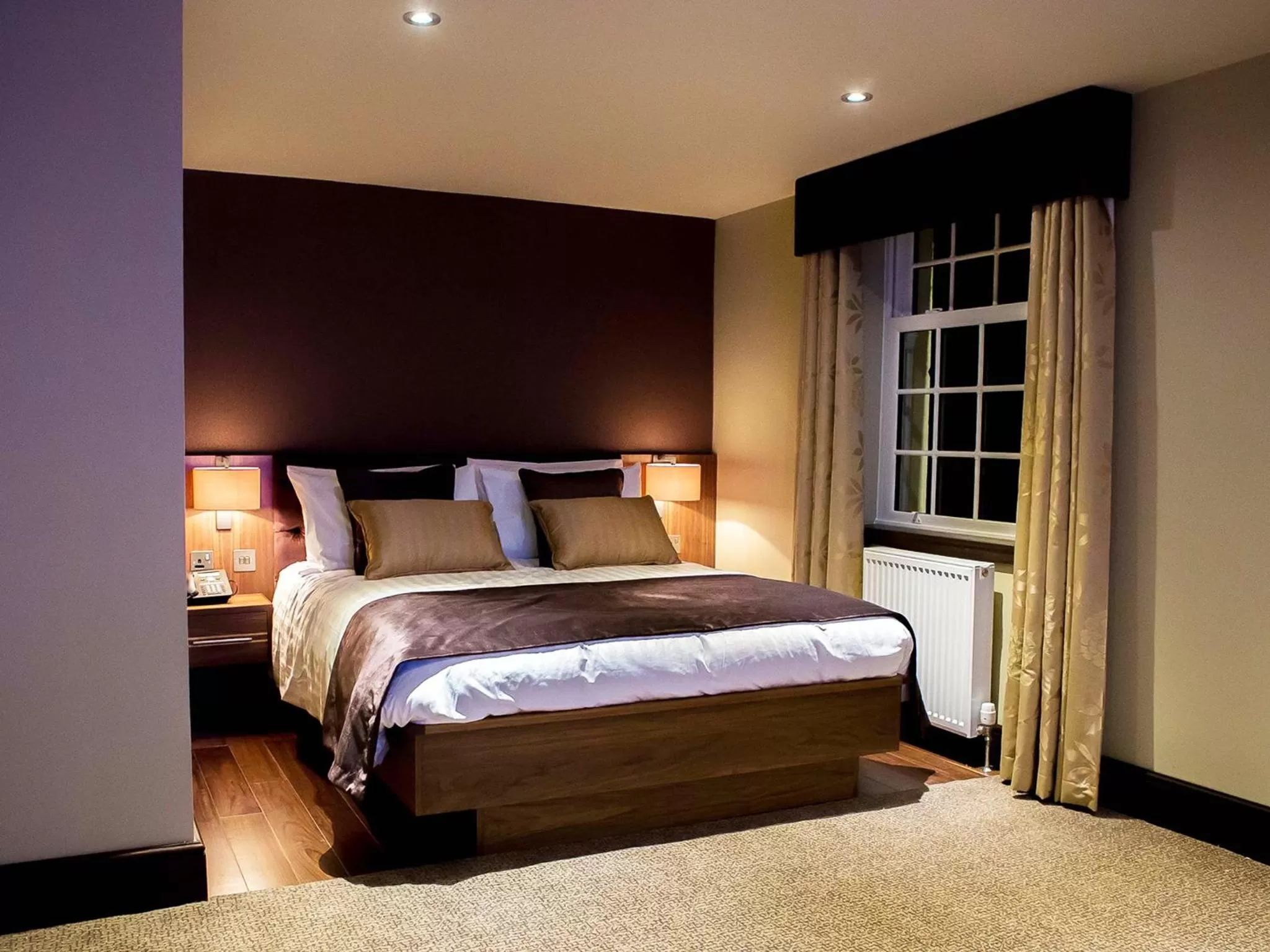 Executive Deluxe Double Room in Busby Hotel