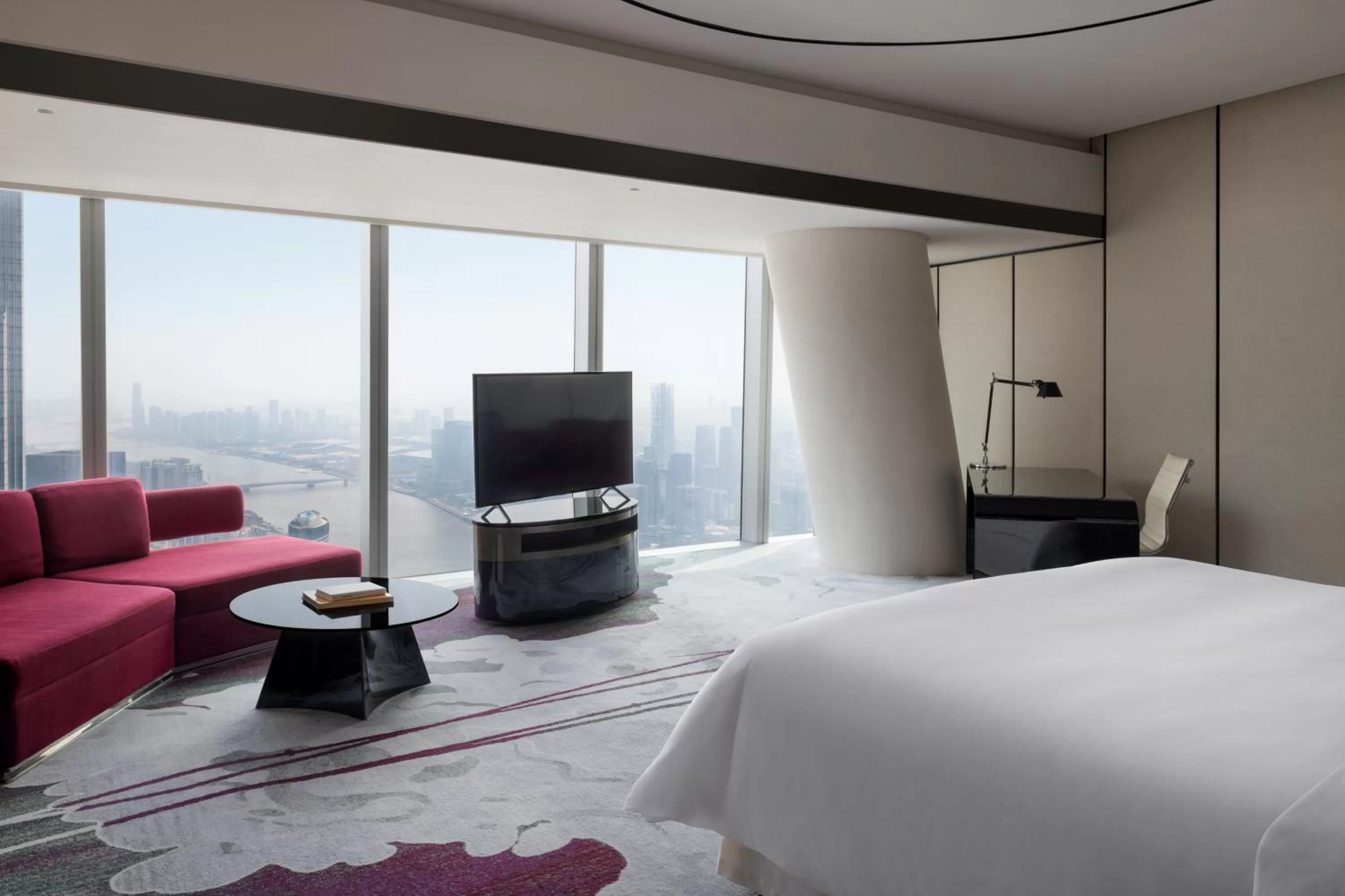 Deluxe King Room with River View in Four Seasons Hotel Guangzhou