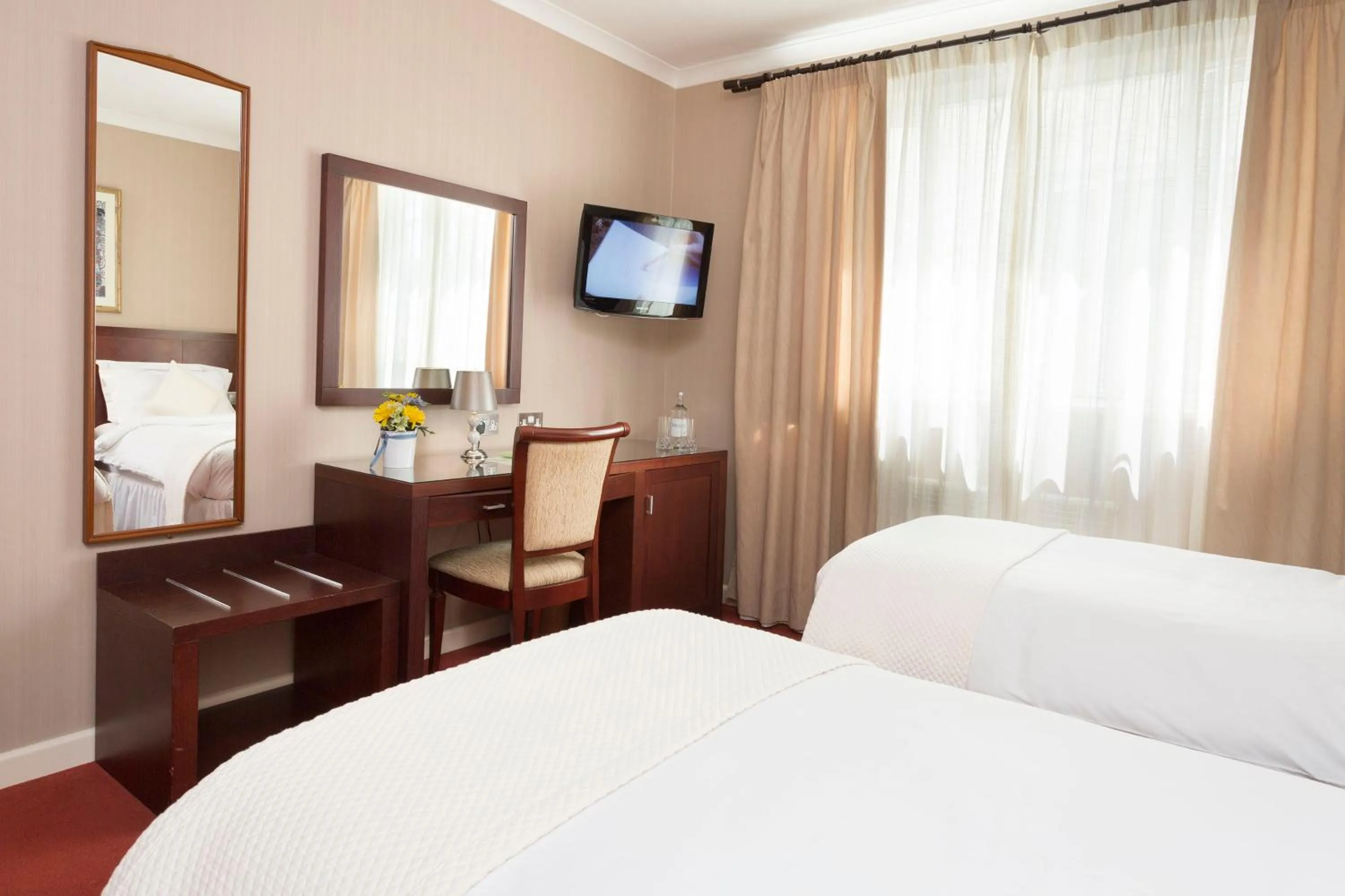 Twin Room in Hotel Savoy