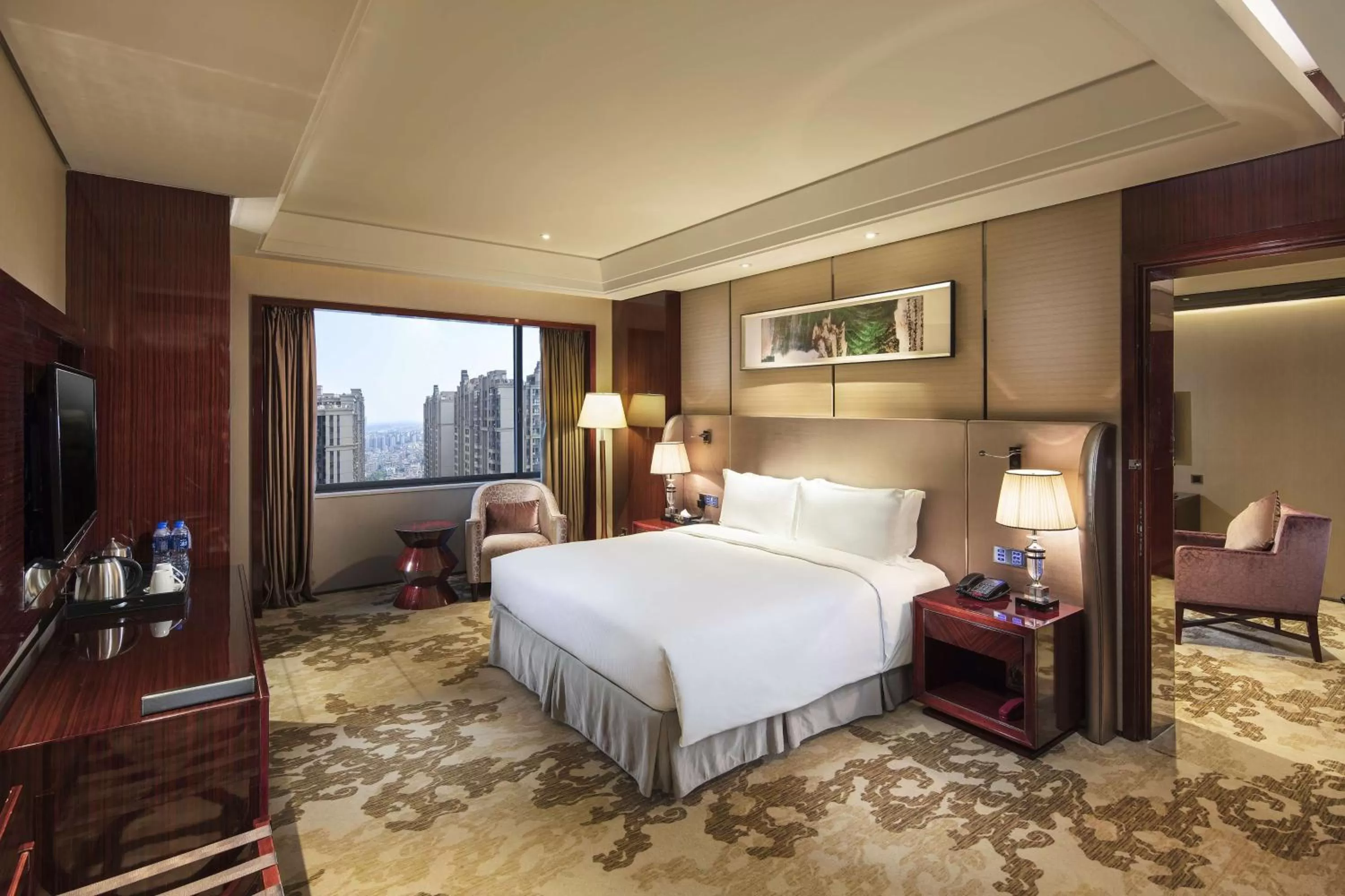 One-Bedroom Deluxe King Suite with Lounge Access in Hilton Foshan