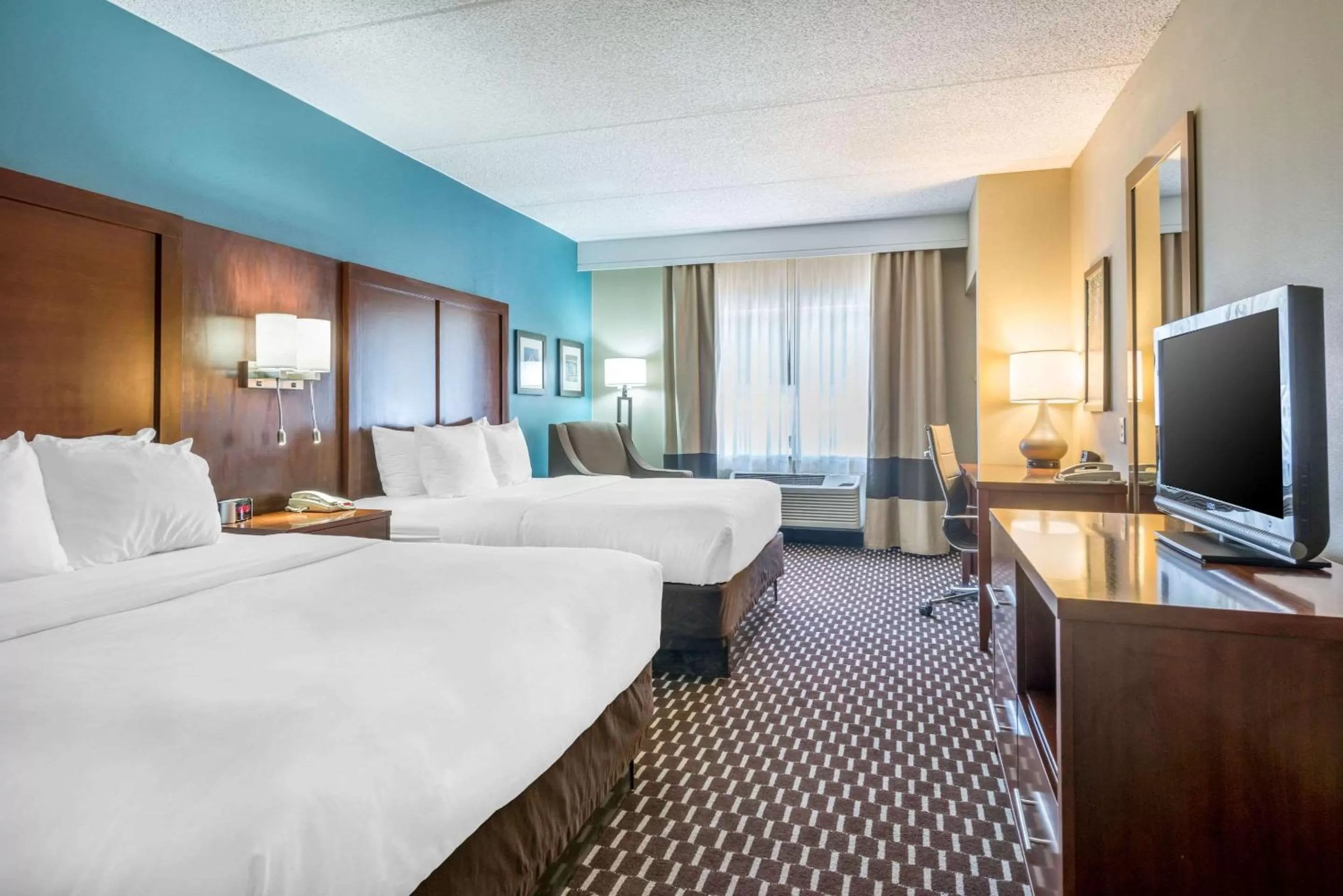 Queen Suite with Balcony in Spark By Hilton St. Augustine Historic District