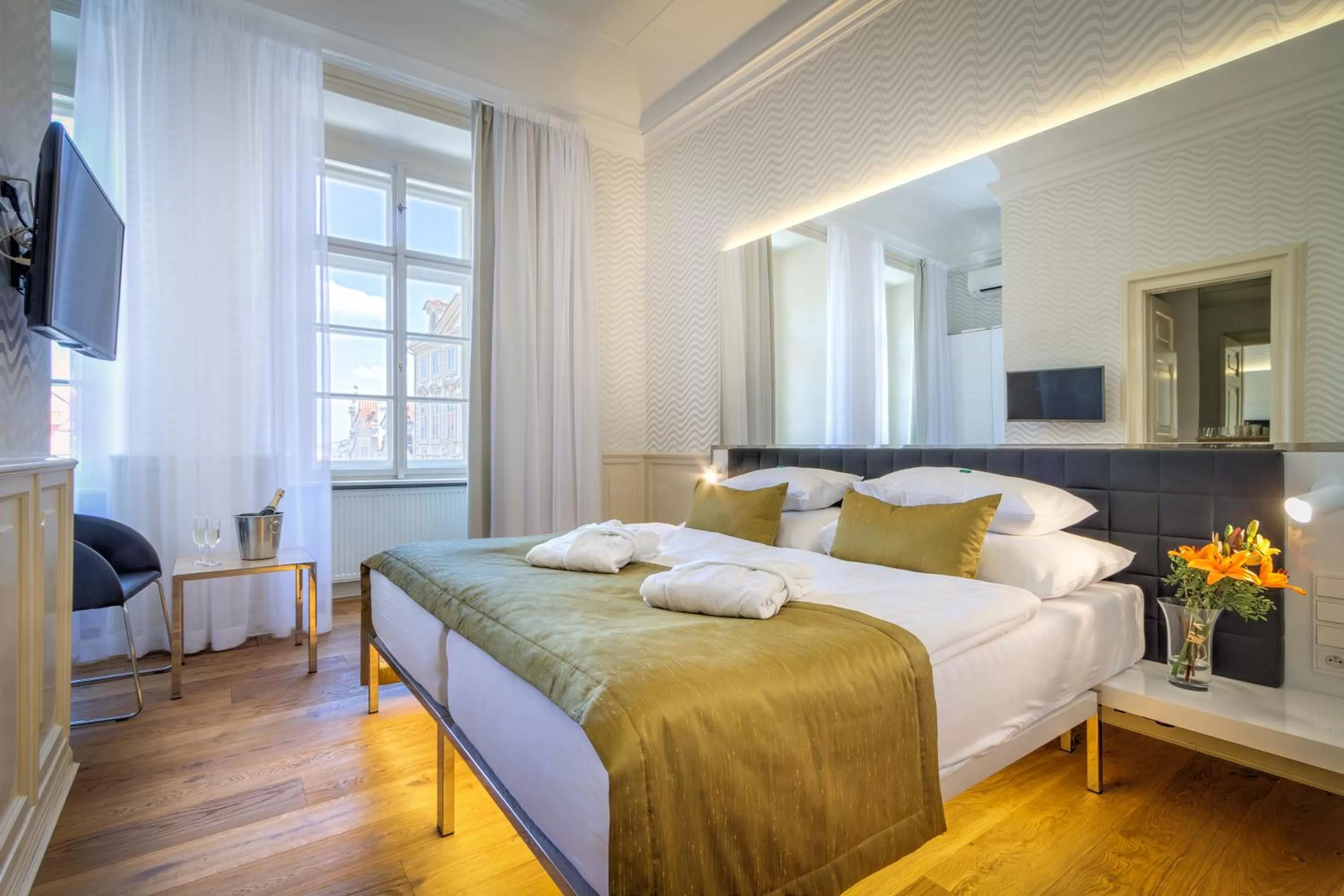 Deluxe Triple Room in Golden Star