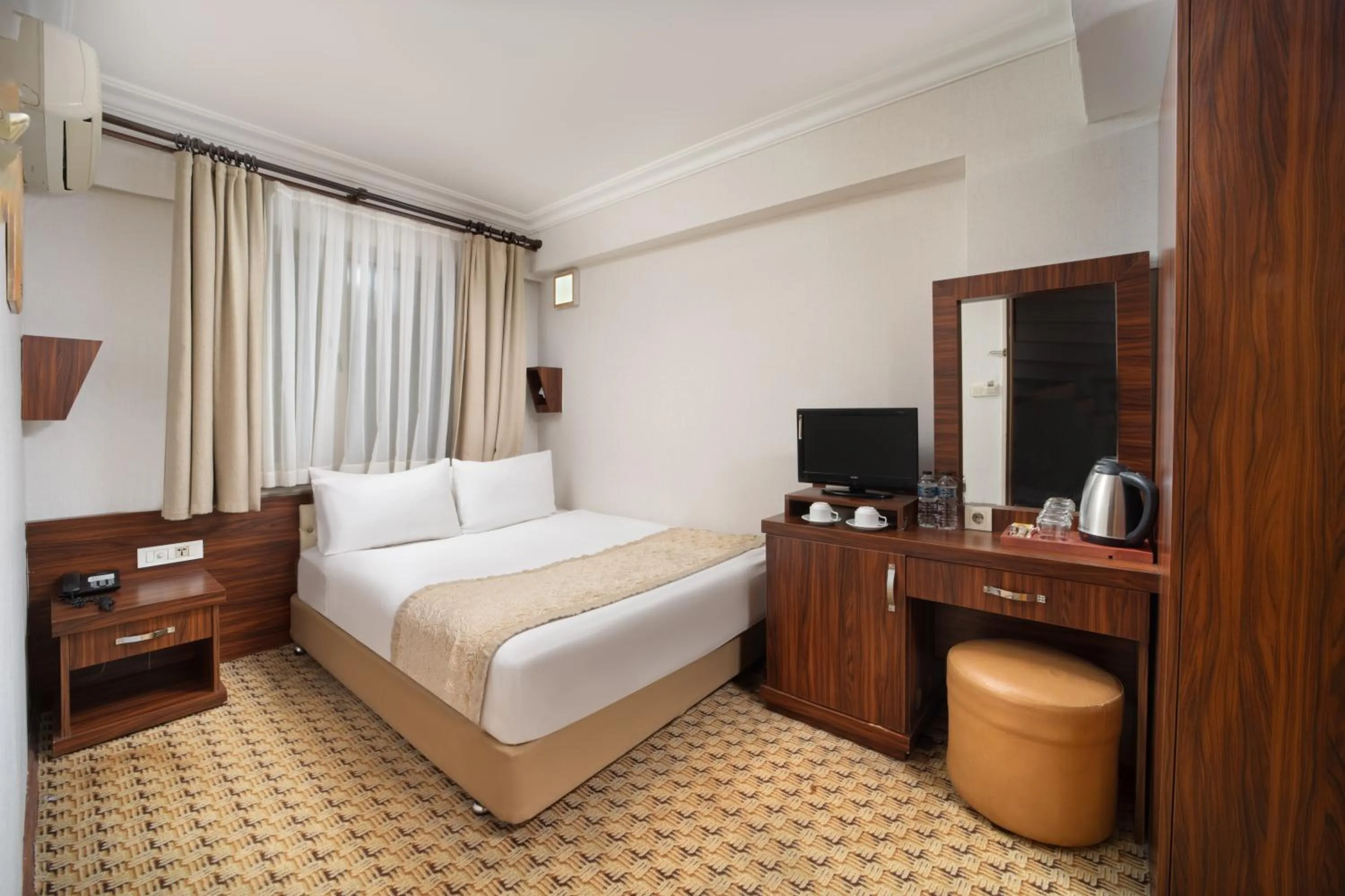 Special Offer - Economy Double Room no View in Elan Hotel Istanbul Pera
