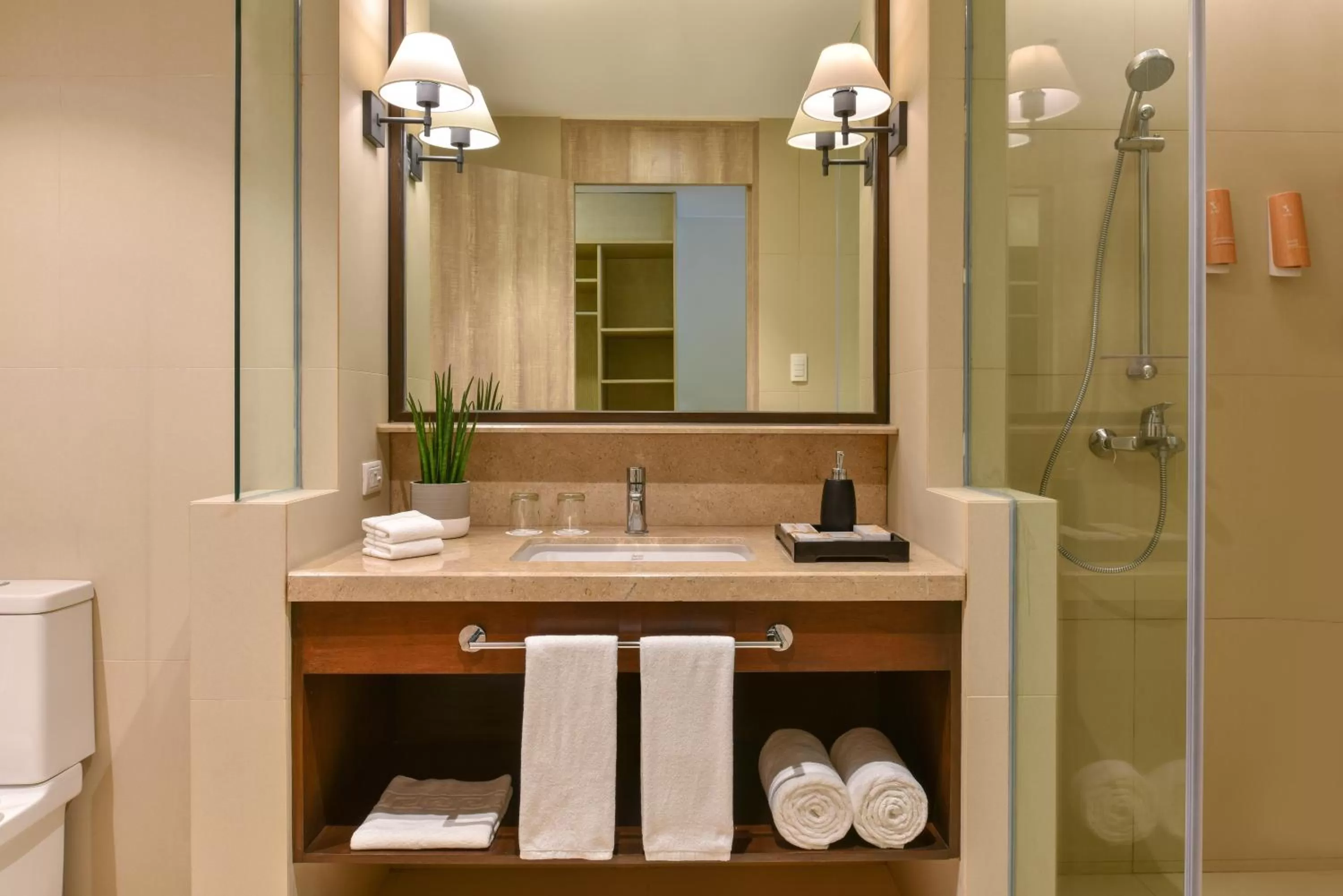 Deluxe Room with 1 King Bed, Garden View - single occupancy in Seda Lio