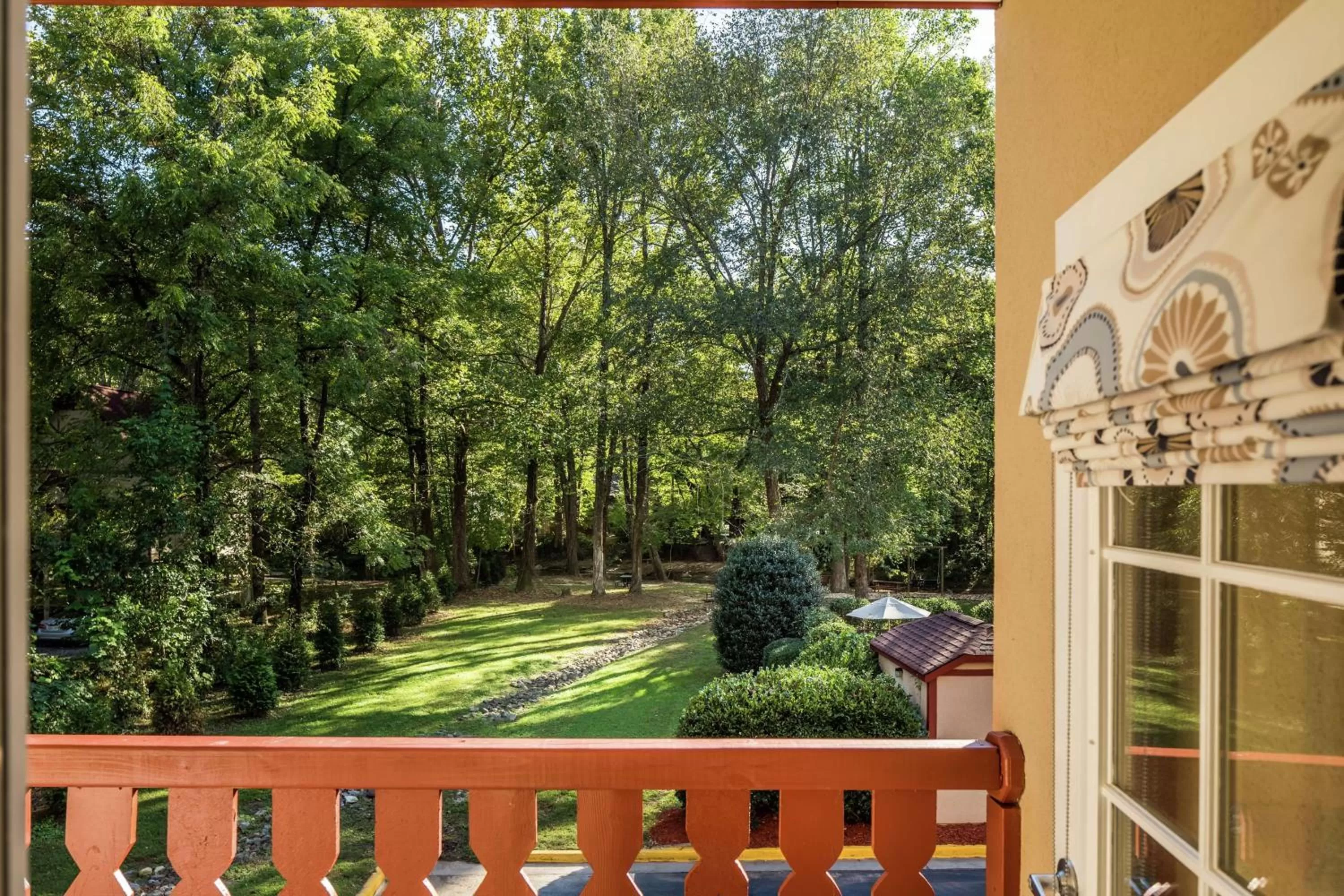 King Room with Spa Bath in Hampton Inn Helen