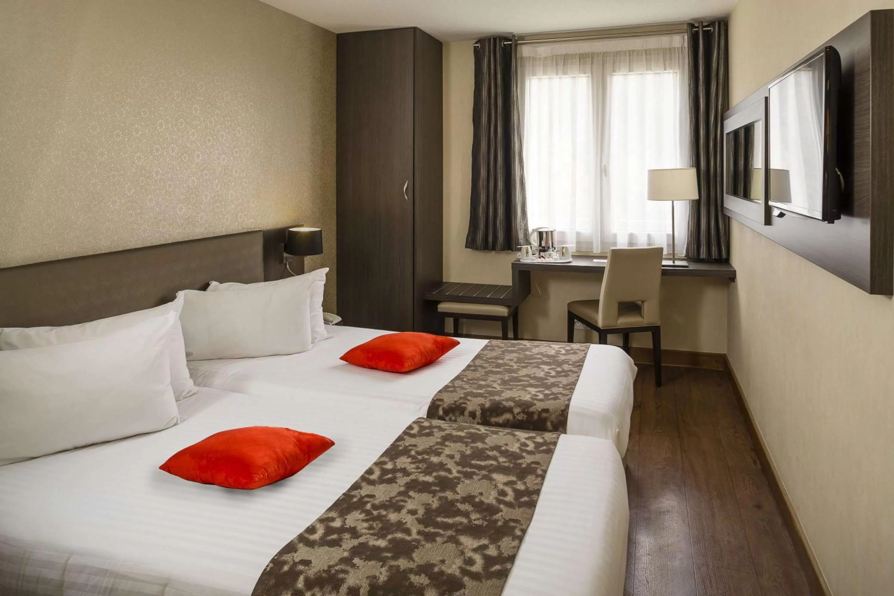 Comfort Twin Room in Best Western PLUS Elixir Grasse