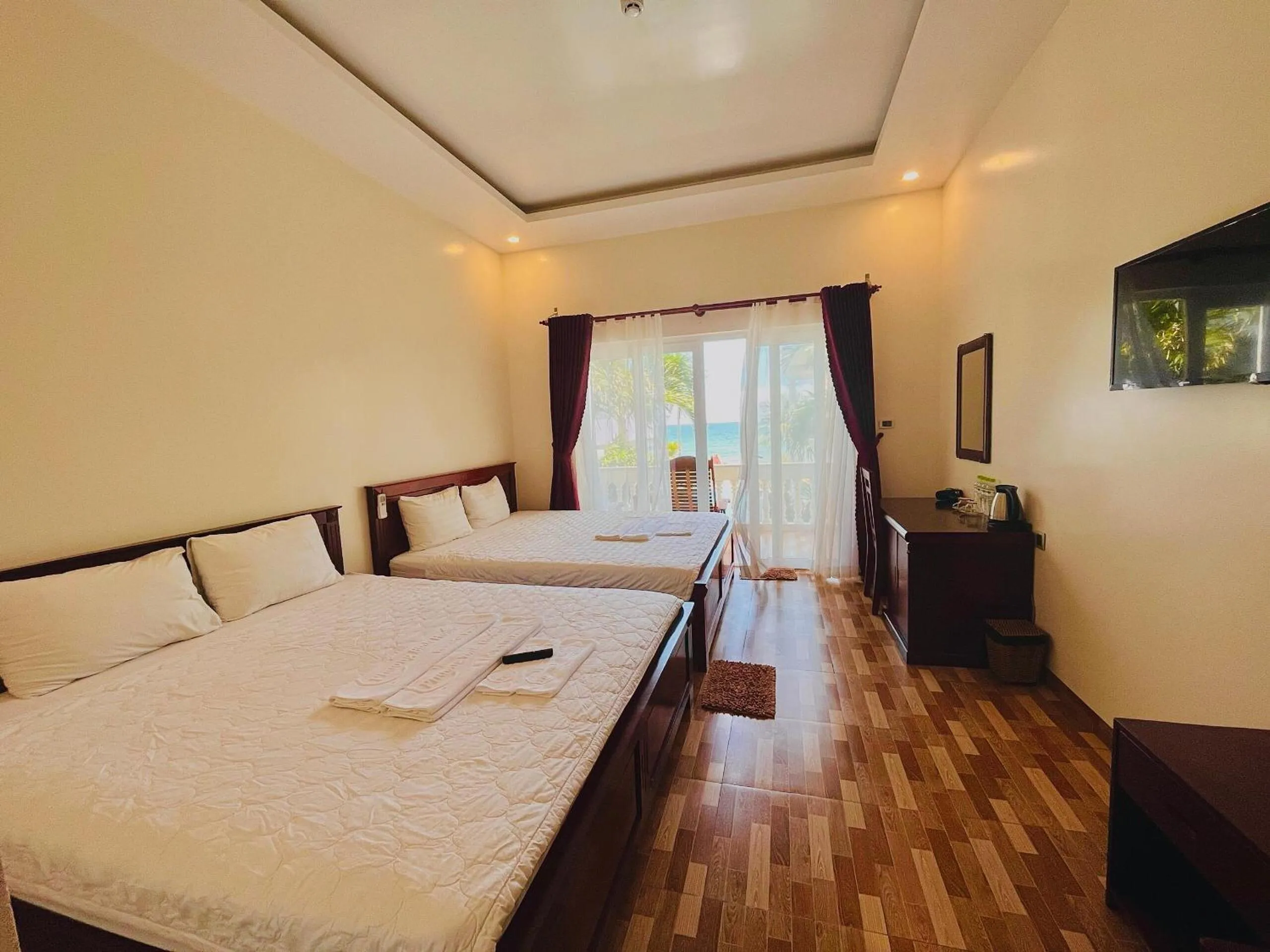Family Room with Sea View in Phuong Binh House