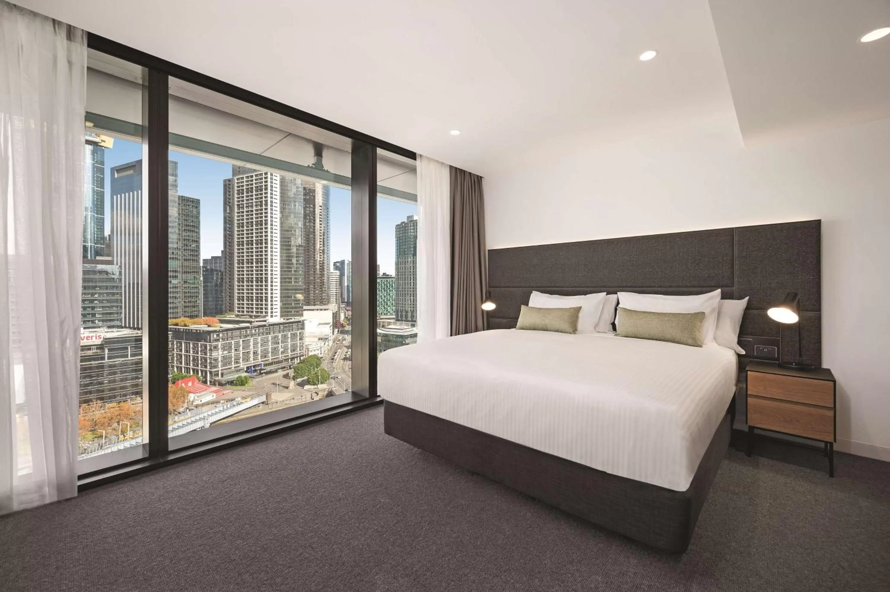 Queen Yarra View in Vibe Hotel Melbourne