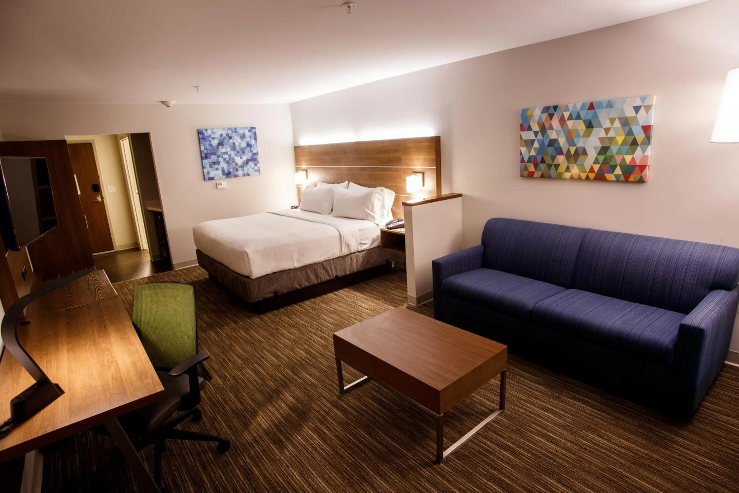 King Room - Mobility Access/Roll in Shower - Non-Smoking in Holiday Inn Express & Suites - Gettysburg by IHG