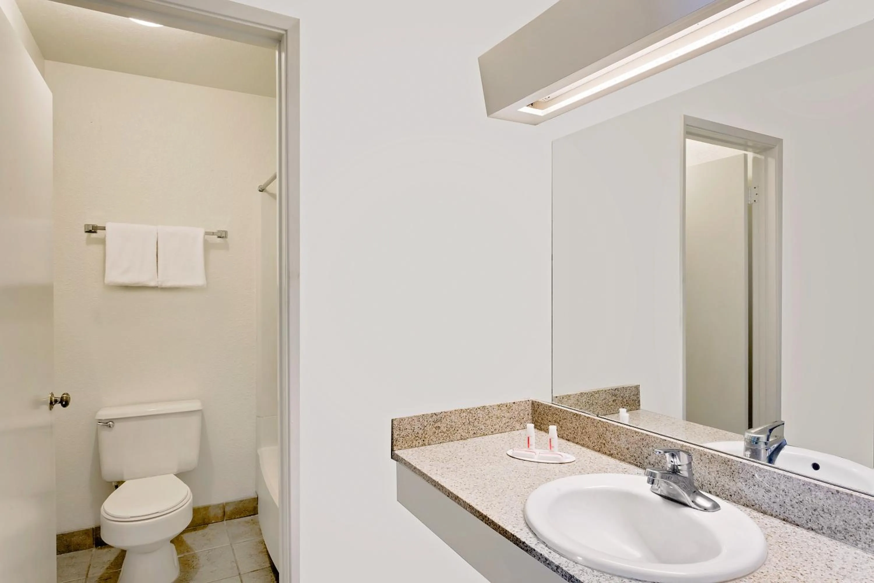 King Suite - single occupancy in Silver Queen Inn