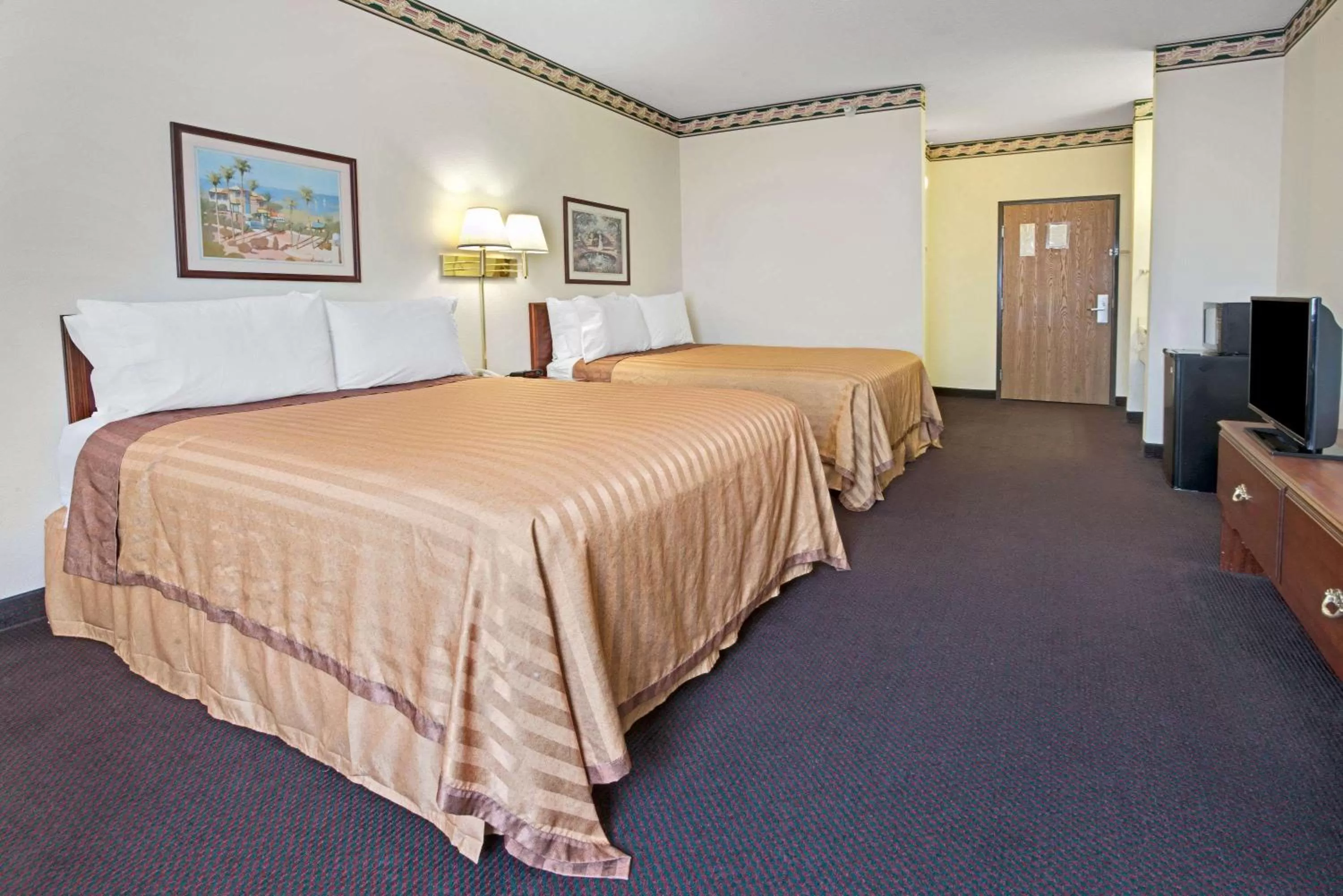 Queen Room with Two Queen Beds - Non-Smoking in Travelodge by Wyndham St. Louis