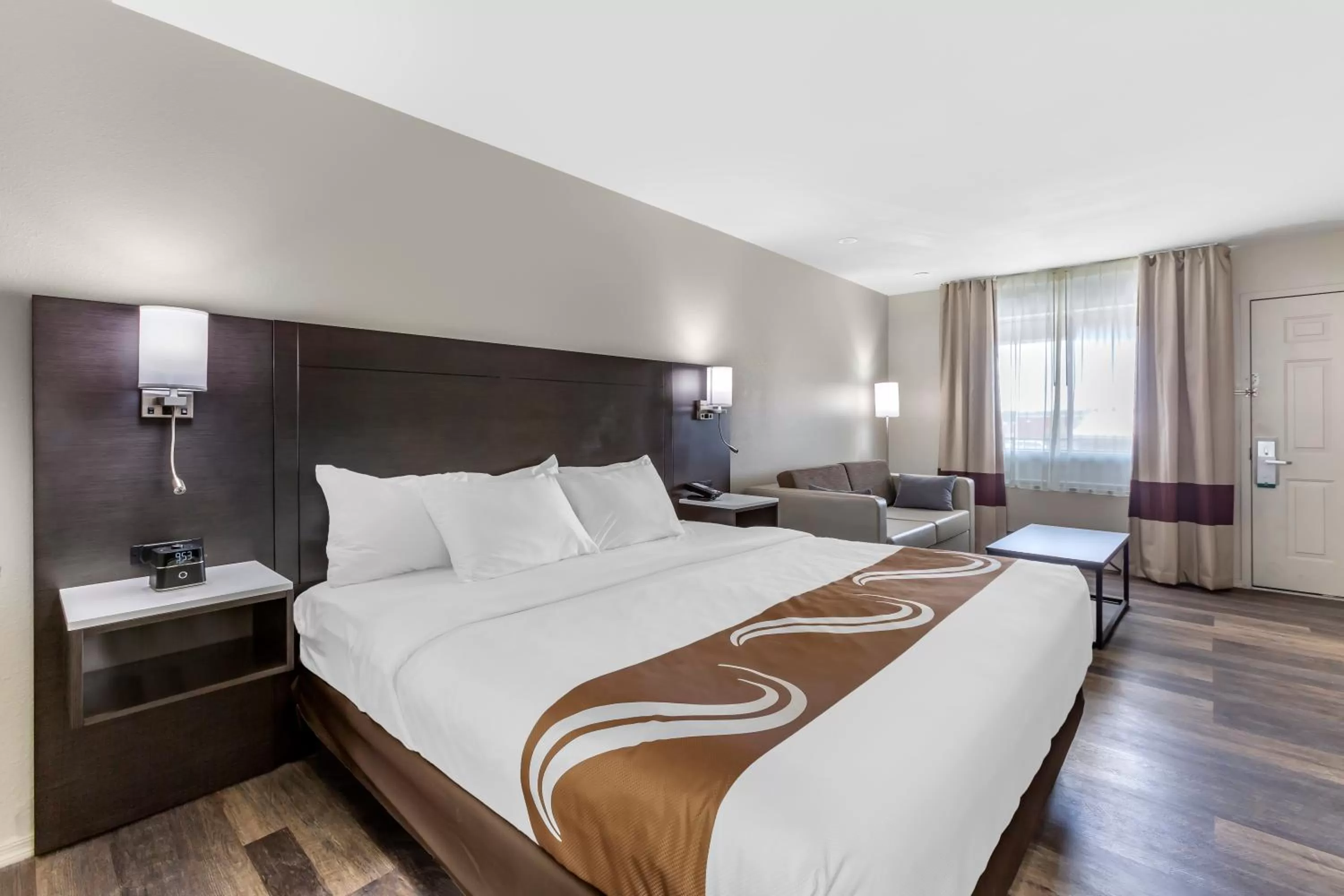 King Room with Roll In Shower - Accessible/Non-Smoking in Quality Inn Show Low