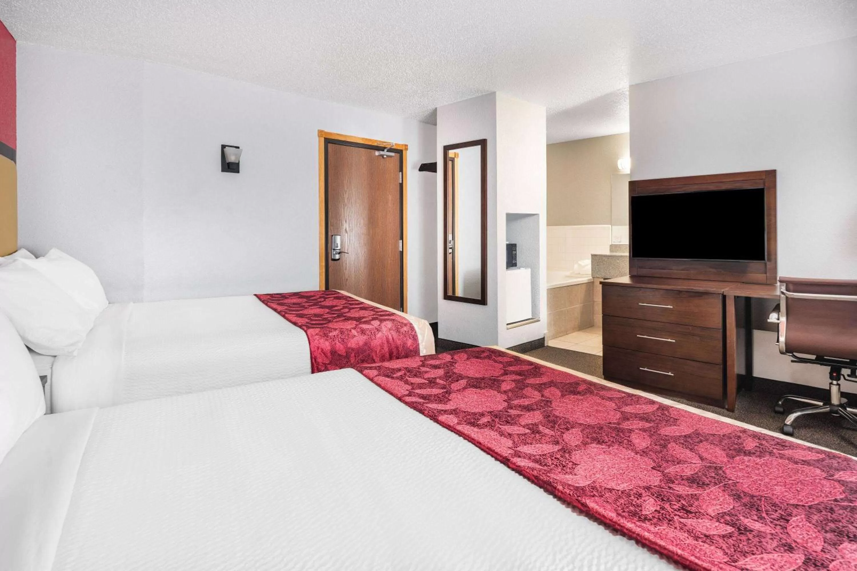 Studio Suite with Two Queen Beds - Non-Smoking in Ramada by Wyndham Keystone Near Mt Rushmore