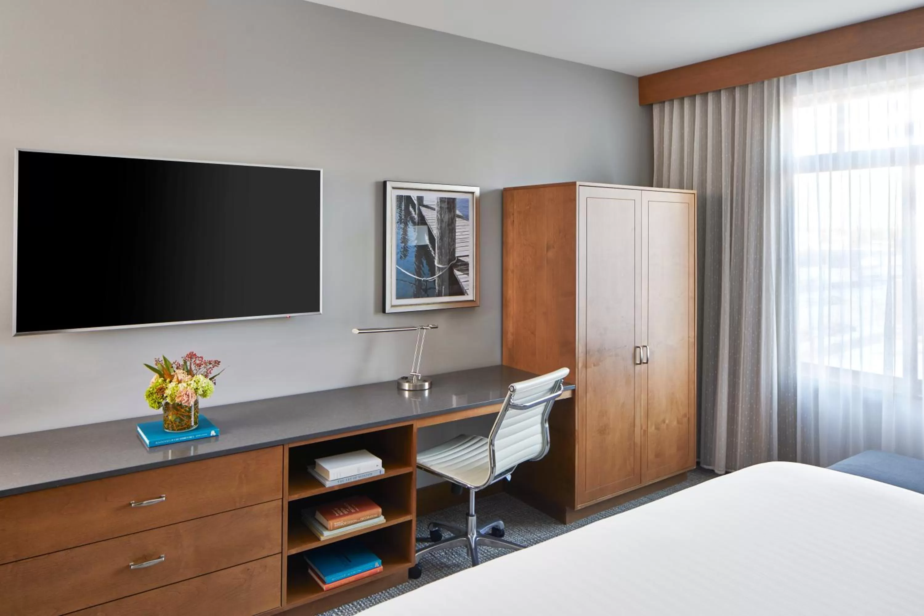 Premier King Room in The Hotel Landing