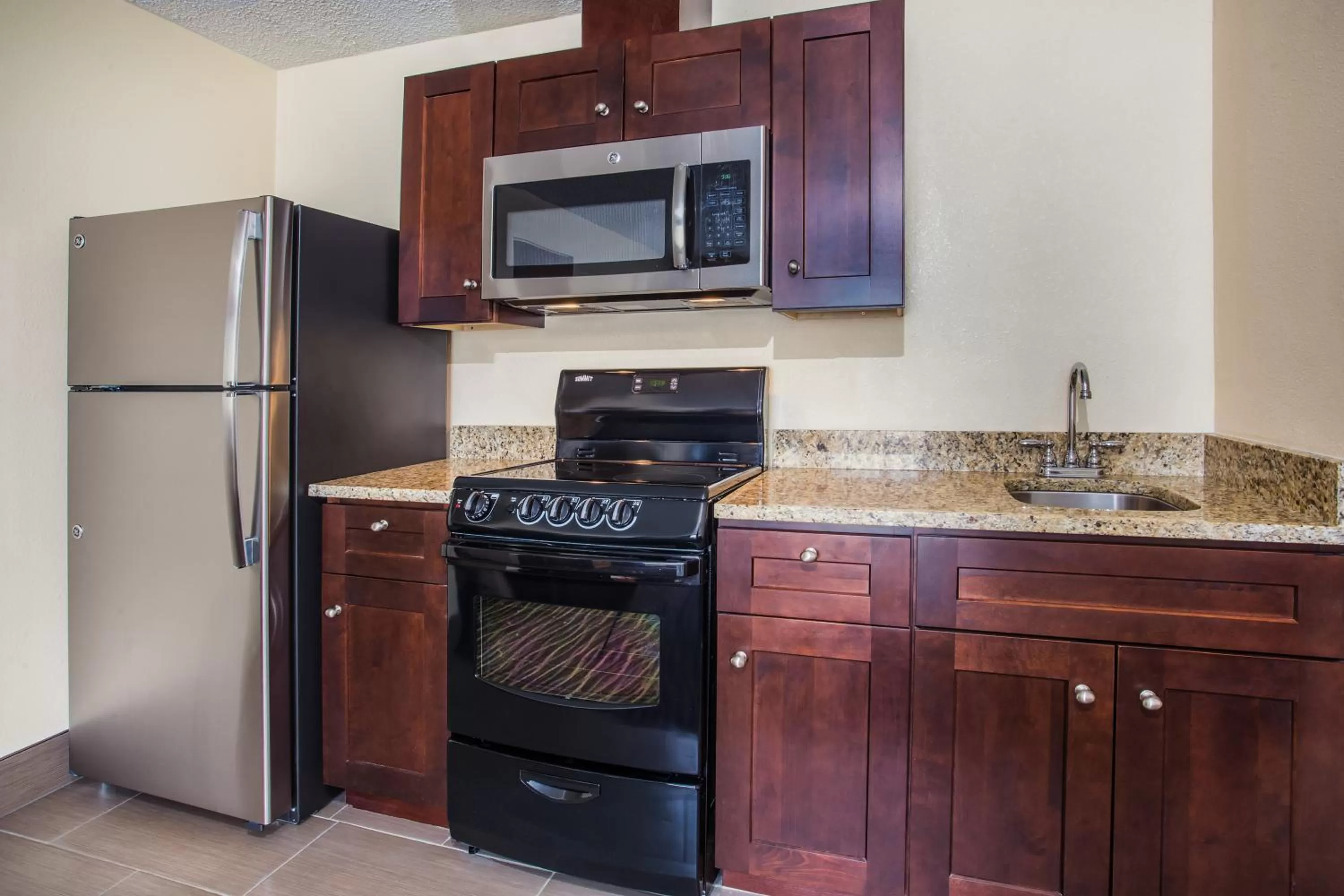 One-Bedroom King Suite - Non-Smoking in Days Inn by Wyndham Yakima