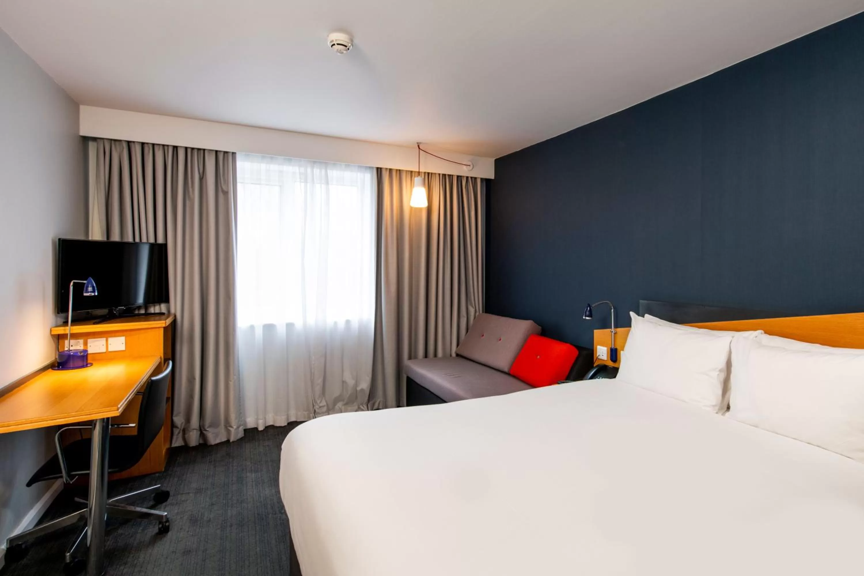 Standard Double Room with Sofa Bed and Free Hot Breakfast in Holiday Inn Express Swindon West by IHG